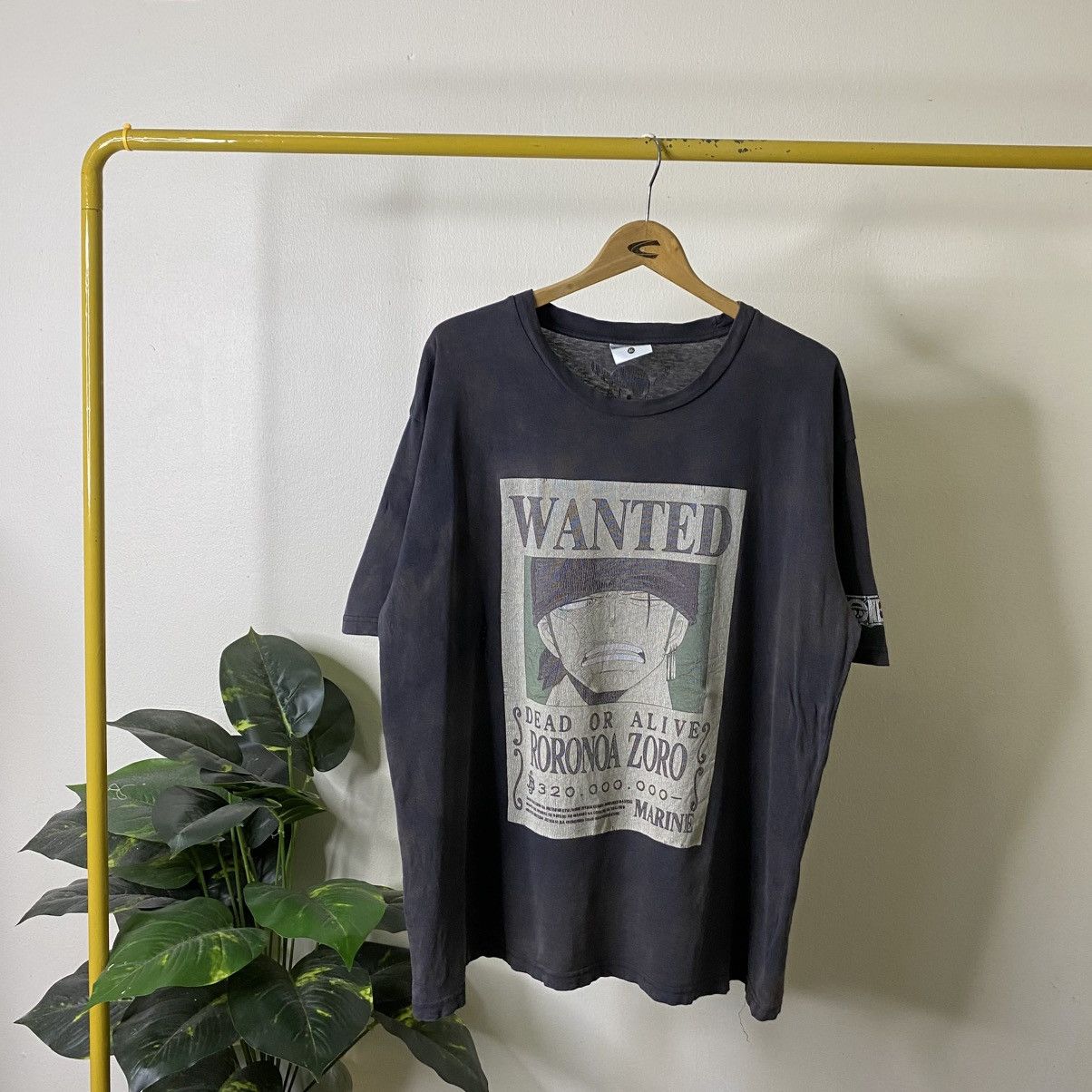 One Piece Vintage Y2K Roronoa Zoro Wanted Poster Faded Anime T Shirt Size US XL / EU 56 / 4 - 1 Thumbnail