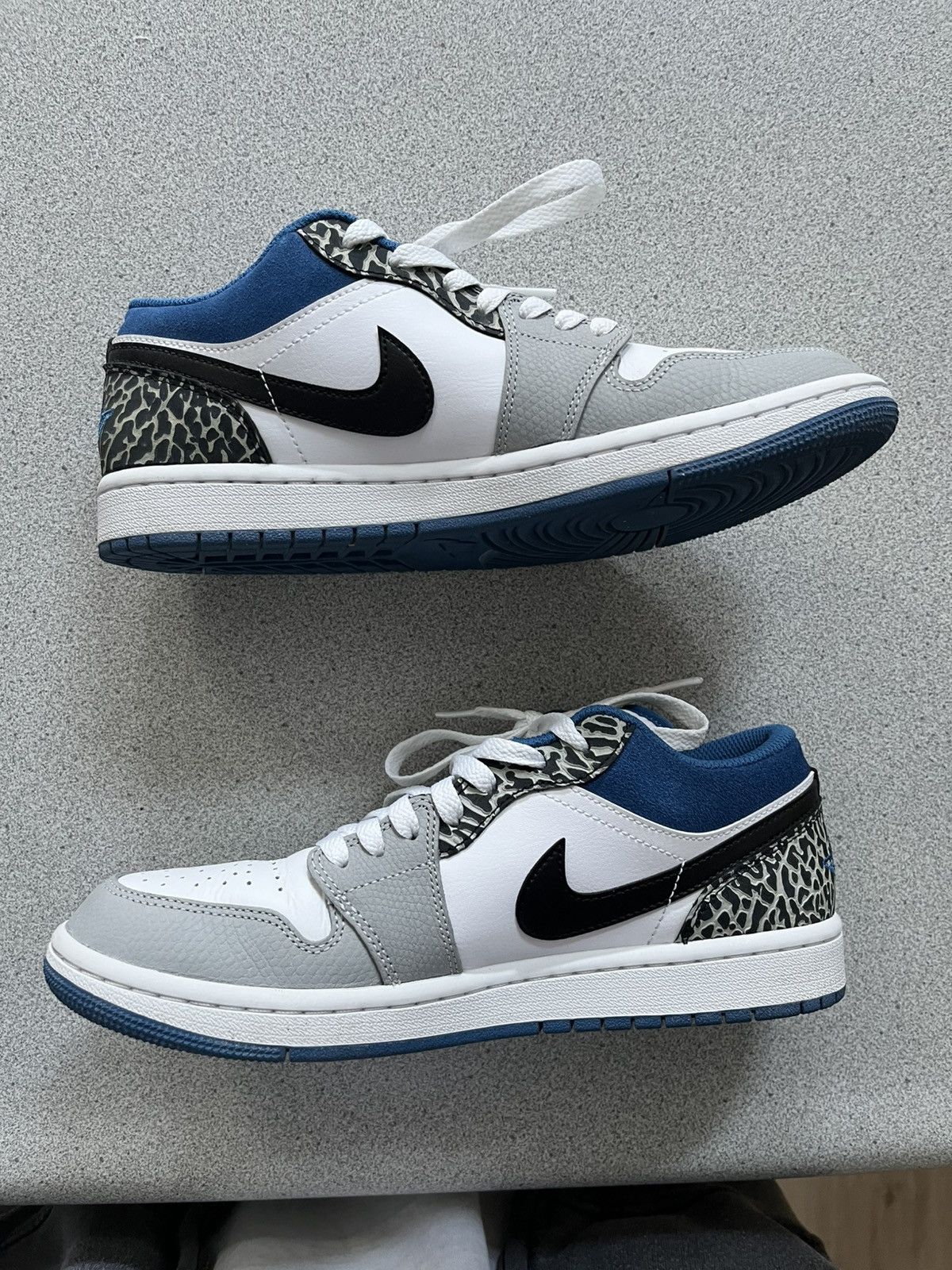 Nike Air Jordan 1 low SE True Blue Size US 8 / EU 41 - 7 Thumbnail