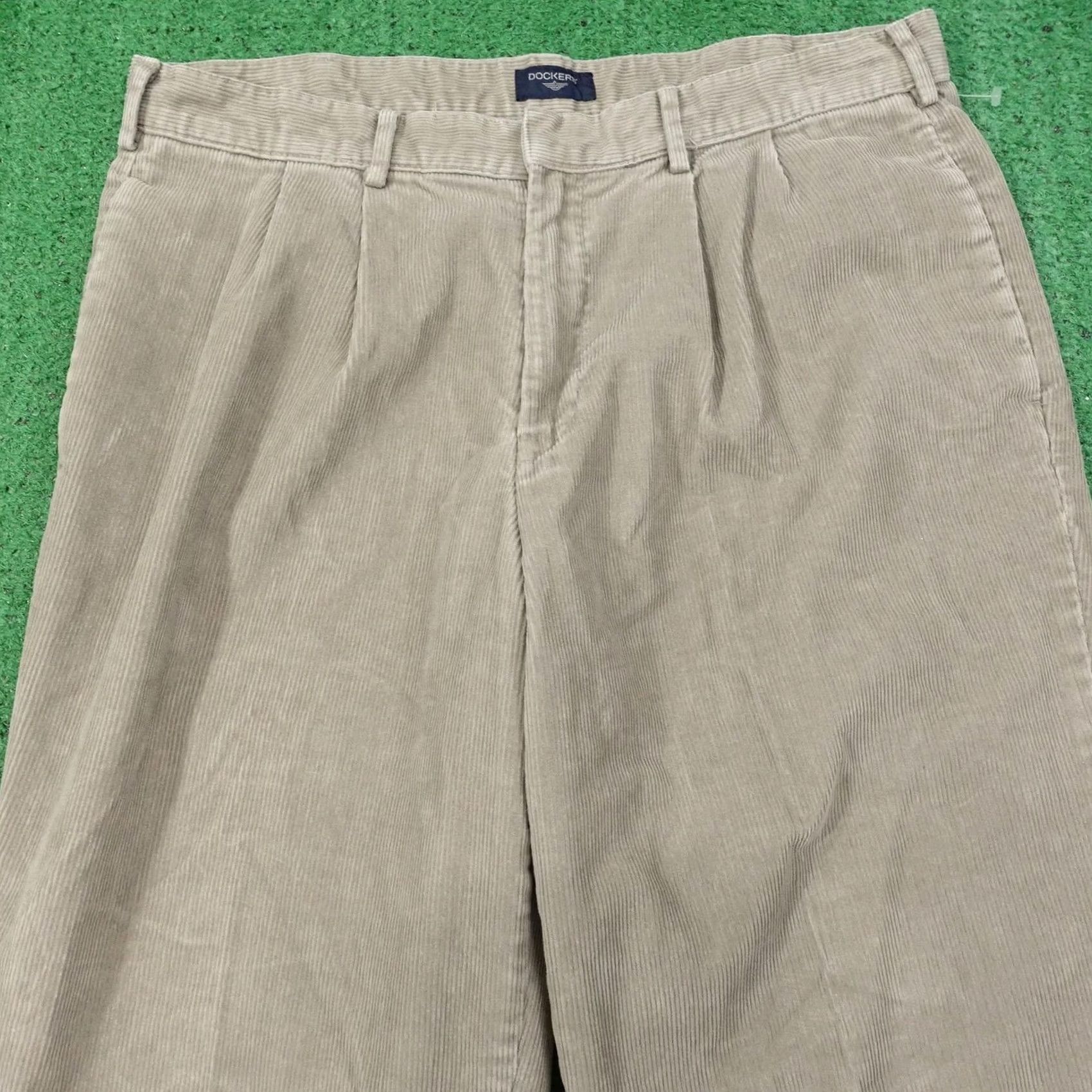 Dockers Vintage Dockers Pants Mens 36x29 Beige Khaki Corduroy Pleated Straight Cuffed Size US 36 / EU 52 - 2 Thumbnail