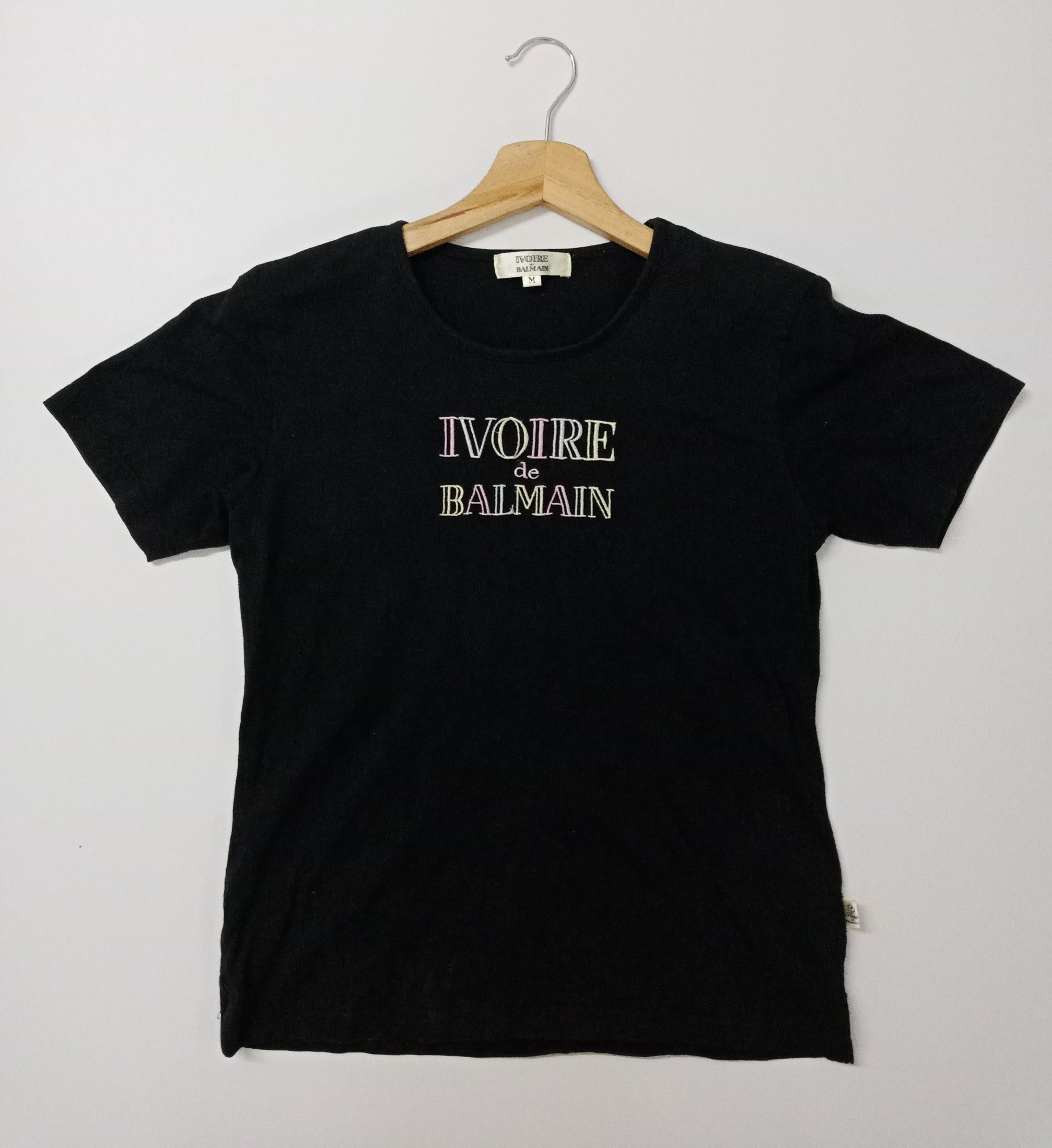 Tシャツ・カットソー BALMAIN Men T Shirts EH1EG010BB17EAB Black T-shirt with flocked Balmain Letter logo - Men | BALMAIN