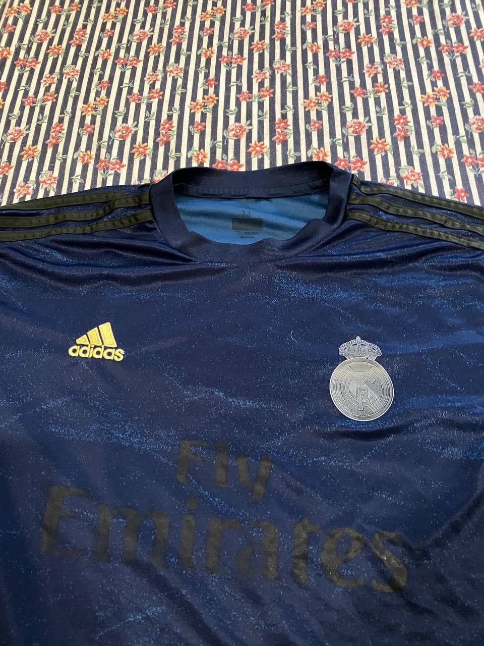 Adidas Vintage Adidas Y2K Logo Jersey Size M Size US M / EU 48-50 / 2 - 5 Thumbnail