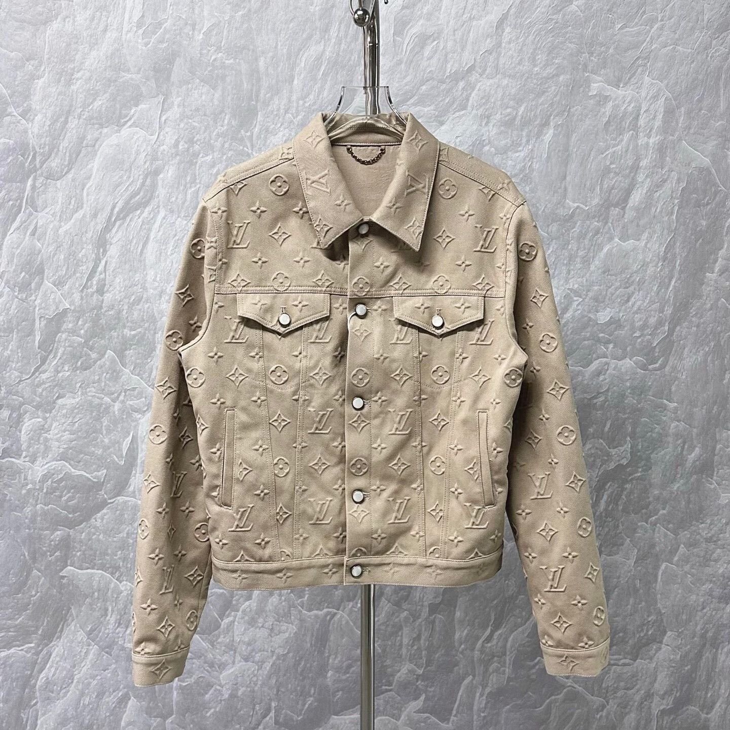 Louis Vuitton Louis Vuitton SS25 Monogram Embossed Denim Jacket Size US L / EU 52-54 / 3 - 1 Thumbnail