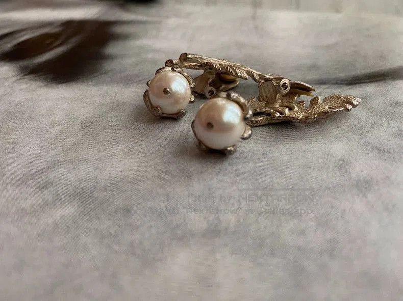 Kenzo 1990s Kenzo Silver Leaf Pearl Clip Earrings. Size ONE SIZE - 3 Thumbnail