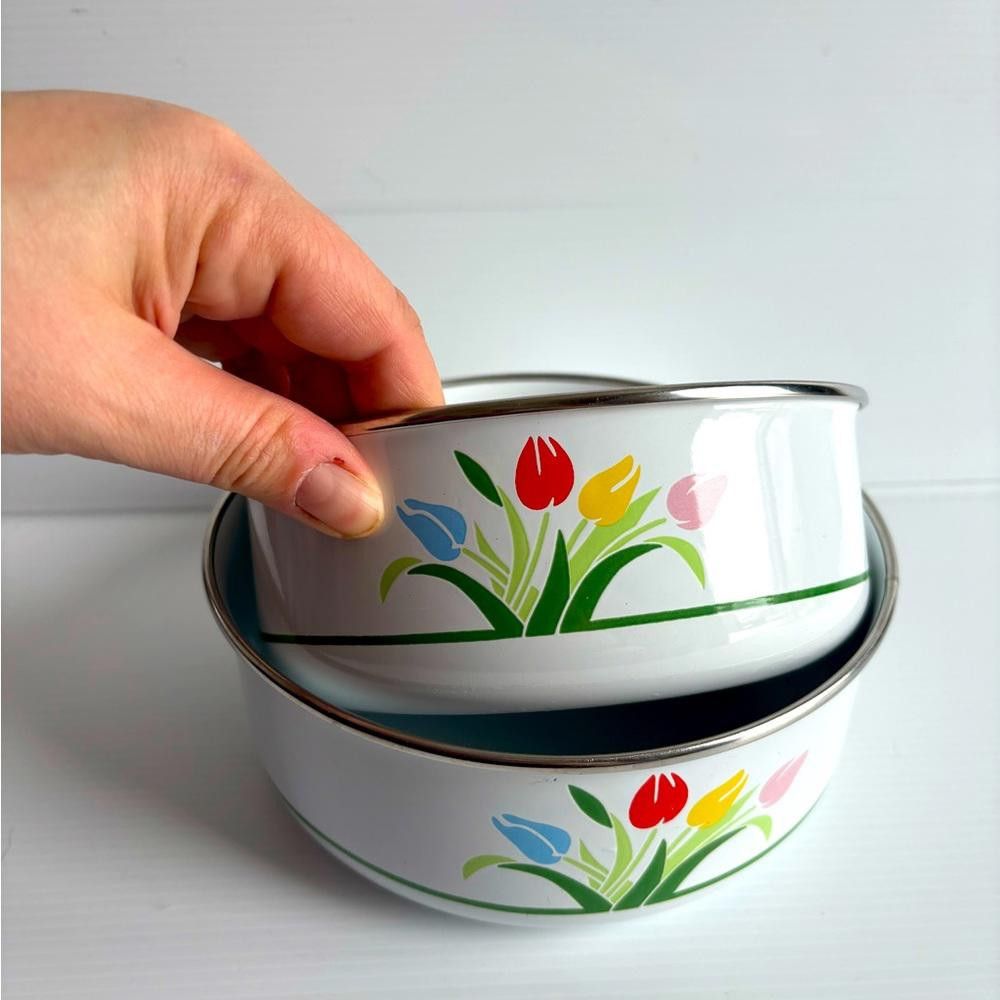 Designer Vintage Set of Two Nesting Floral Enamel Bowls Size ONE SIZE - 3 Thumbnail