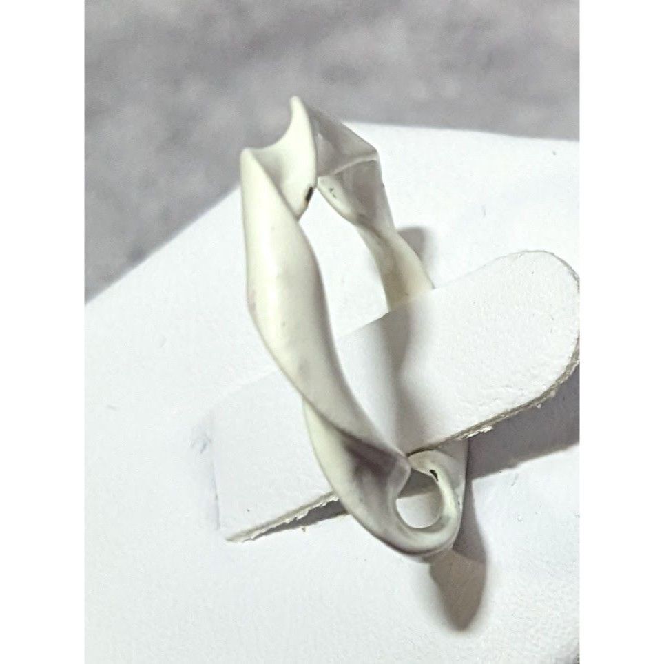 Other Abstract White Enamel Coated Art Ring Size 5 1/2 Size ONE SIZE - 9 Thumbnail