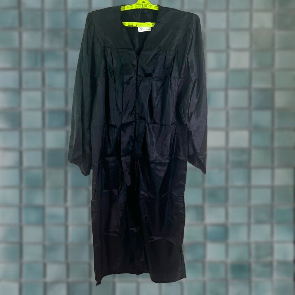 Vintage VINTAGE Jostens Treaure Gown Graduation GOWN Robe Unisex Black Front Zip Size One Size 5'10 Looney Tunes Superheroes Declares Holiday Men0s Women? Size ONE SIZE - 1 Thumbnail