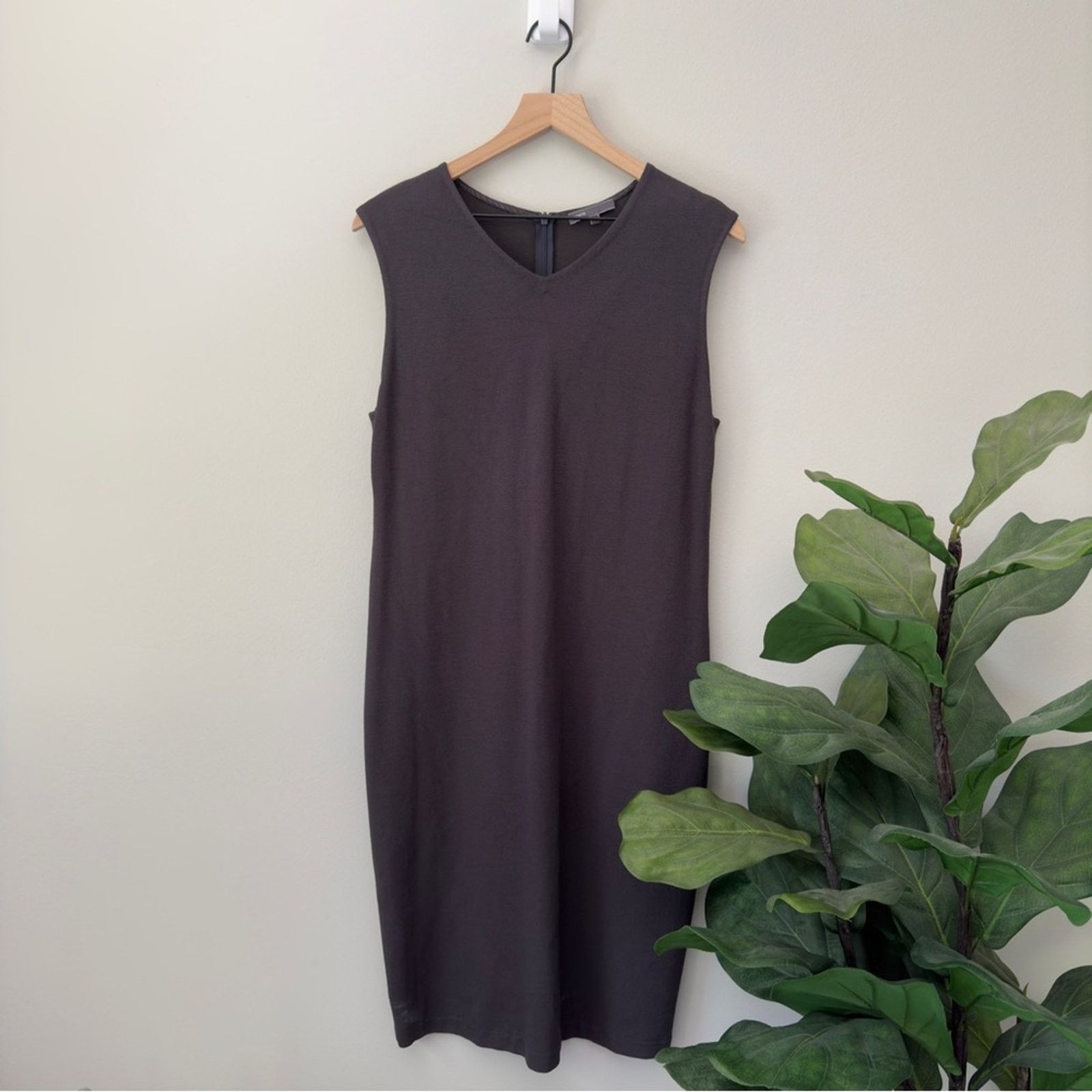 Vince Vince Sleeveless Solid Gray V-Neck Dress Business Minimalist Size XL / US 12-14 / IT 48-50 - 5 Thumbnail