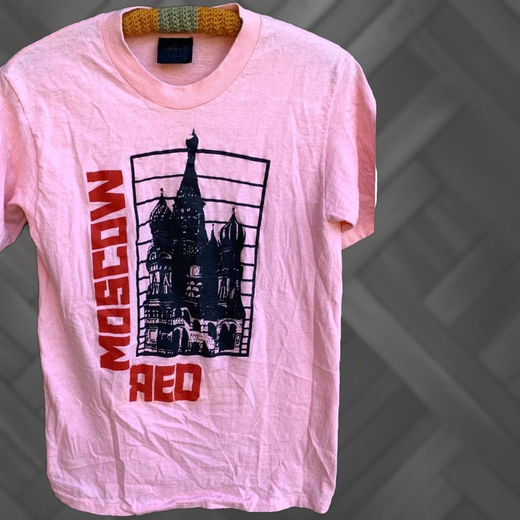 Vintage VINTAGE Touch Of Gold Shirt Mens M Pink Moscow Red 1980s Single Stitch Graphic Tee Size US M / EU 48-50 / 2 - 1 Thumbnail