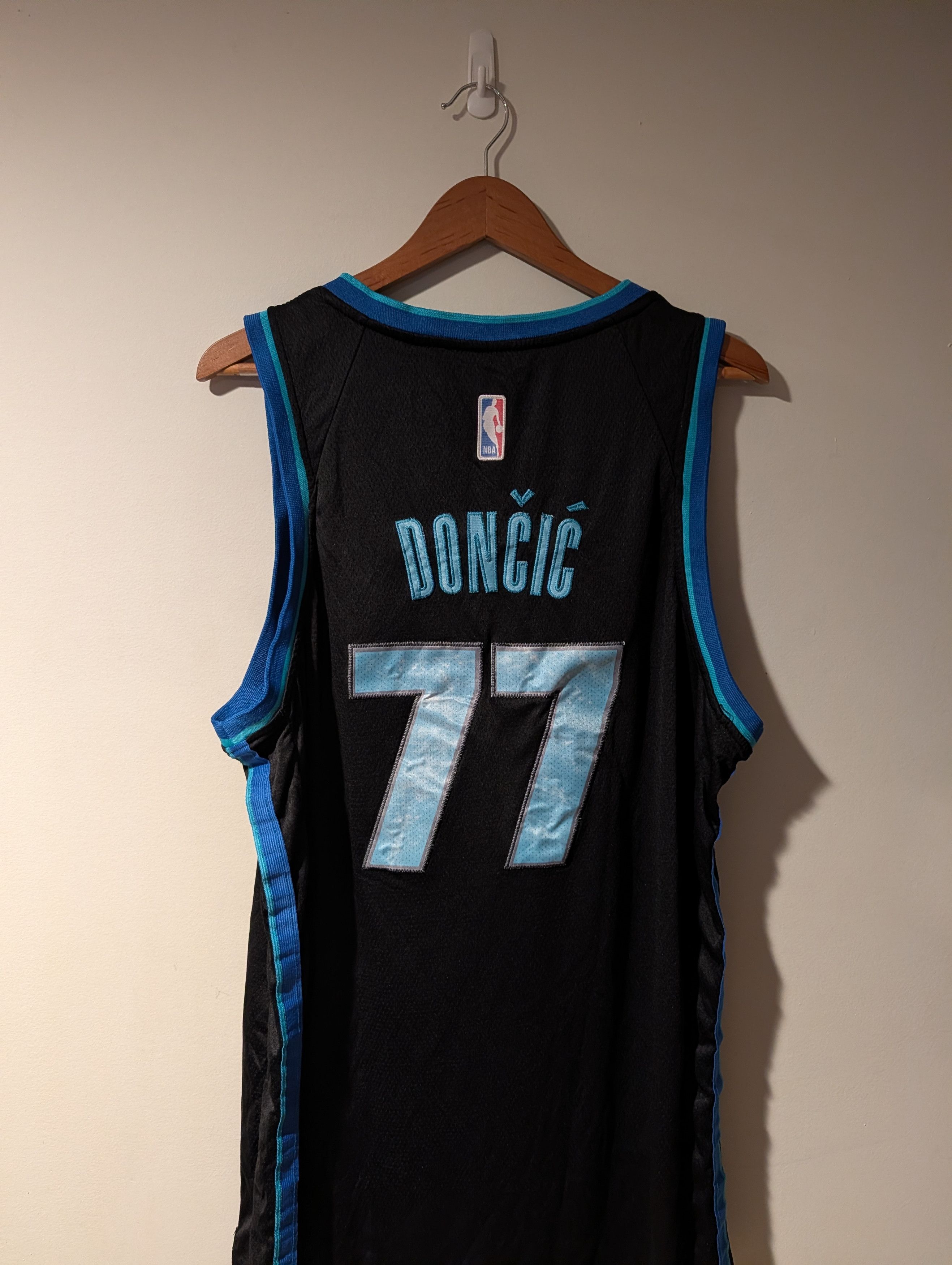 Nike LUKA DONCIC Dallas Mavericks Jersey Nike Black City Edition Size US XL / EU 56 / 4 - 6 Thumbnail