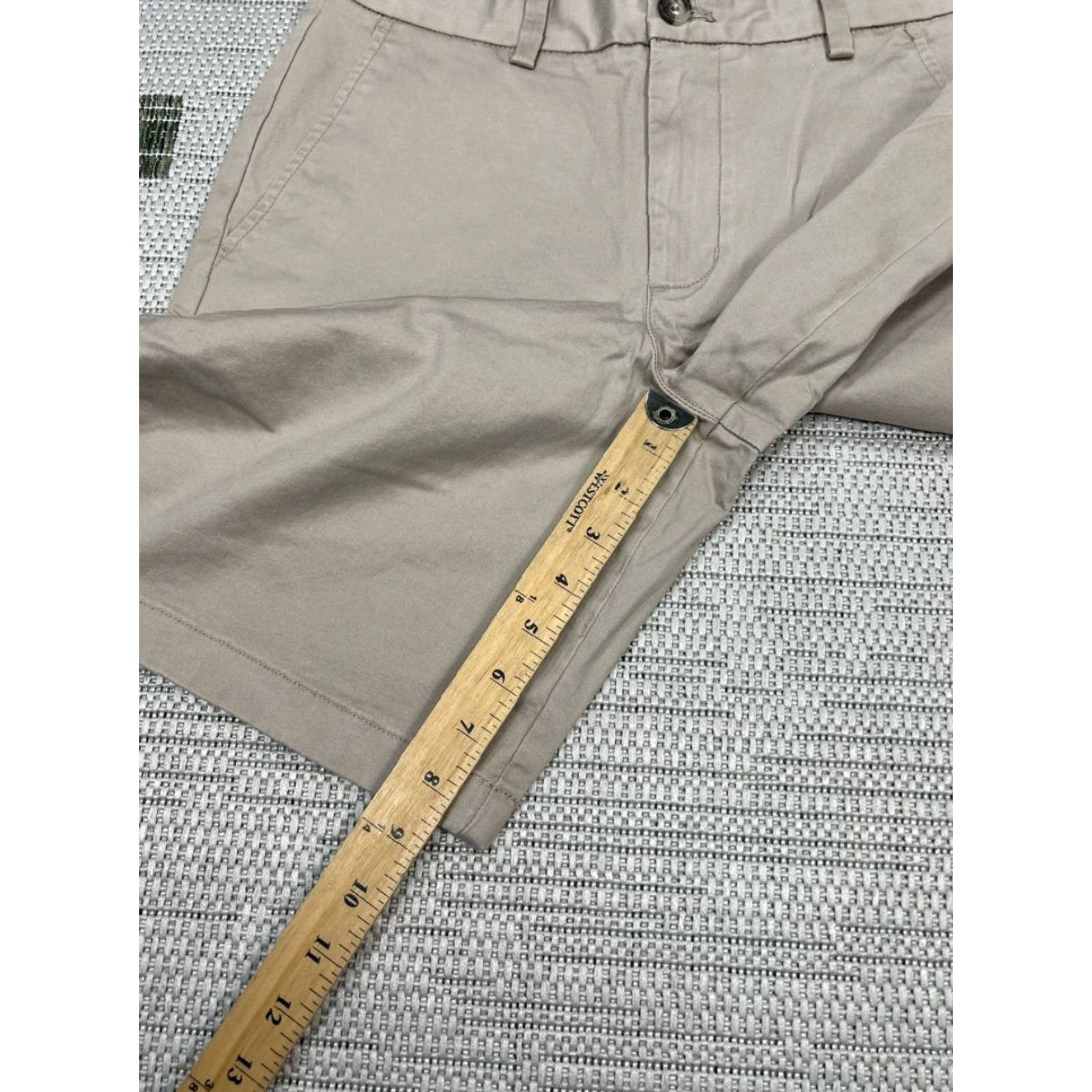 Vineyard Vines Vineyard Vines Breaker Shorts Mens 28 Khaki Cotton Chinos 8.5" Beige Flat Front Pockets Preppy Casual Spring Summer Fall Mens Size US 28 / EU 44 - 2 Thumbnail