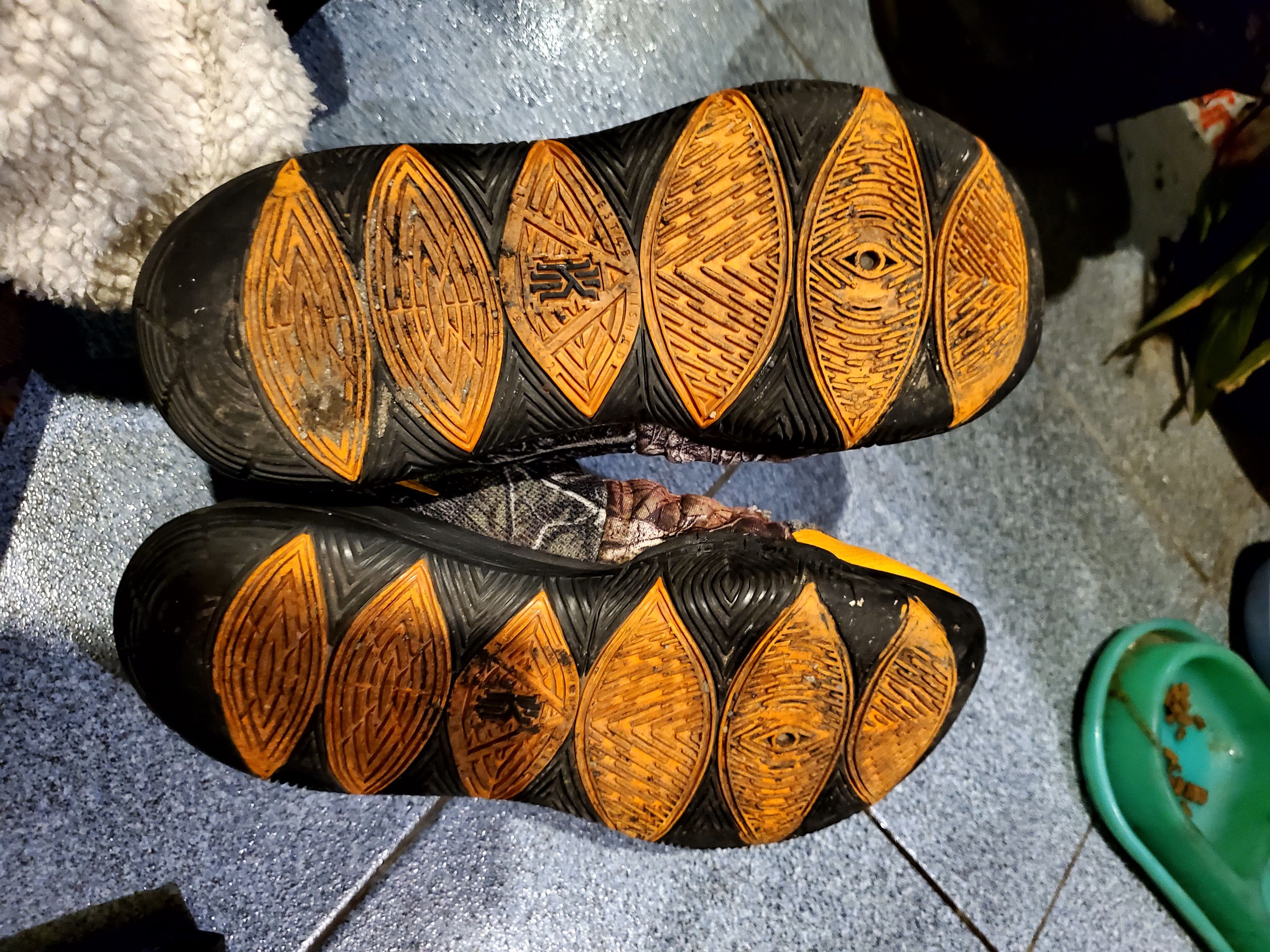 NIKE KYRIE TACO PE TREE CAMO IRVING MID