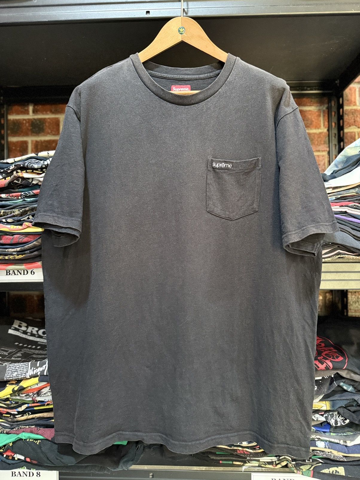 Supreme Sun Faded Supreme Pocket Embrodery Logo Streetwear Tee Size US XL / EU 56 / 4 - 1 Thumbnail