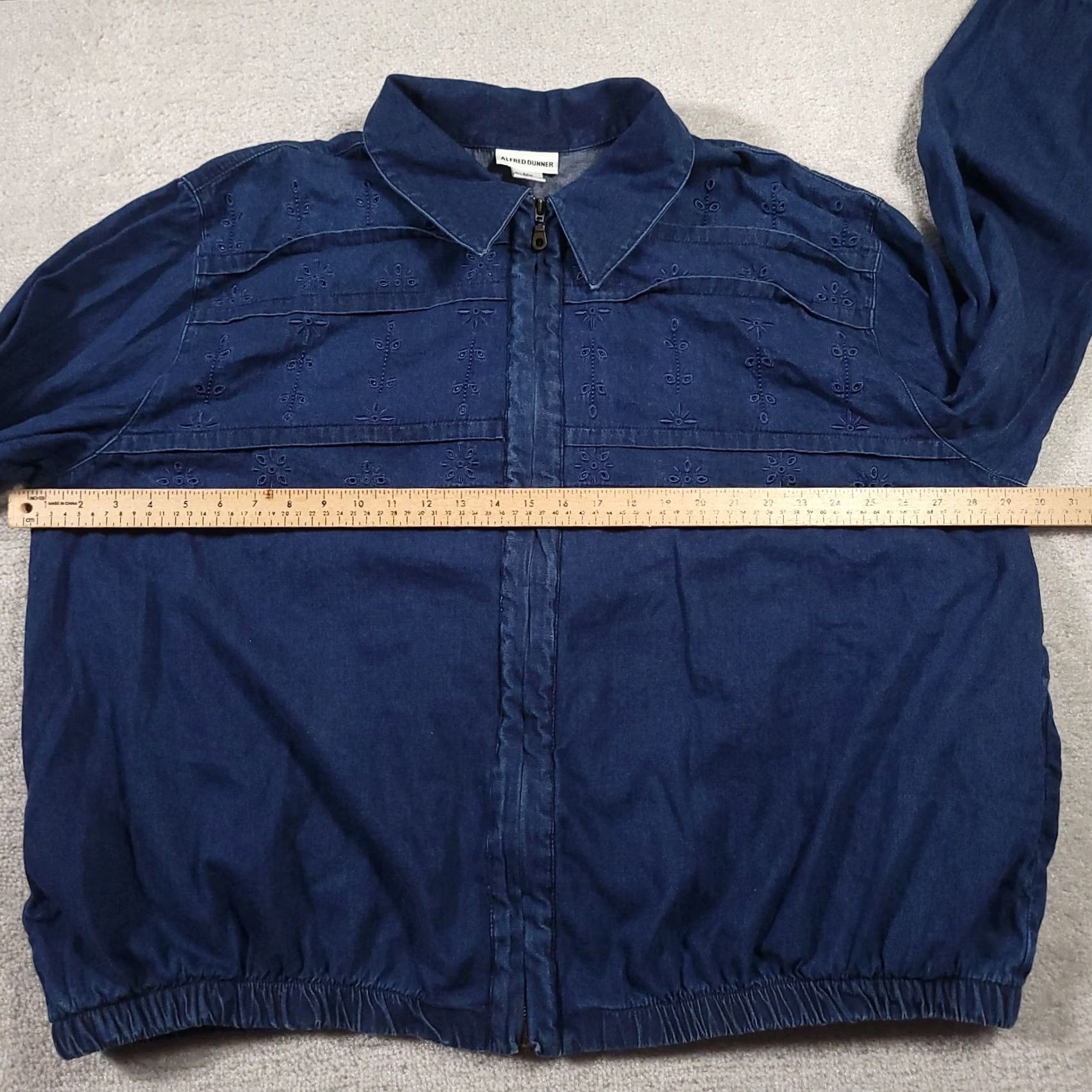 Vintage Alfred Dunner Denim Jacket Womens 24W Full Zip Blue Pockets Elastic Jacket Size 4XL / US 24-26 - 3 Thumbnail