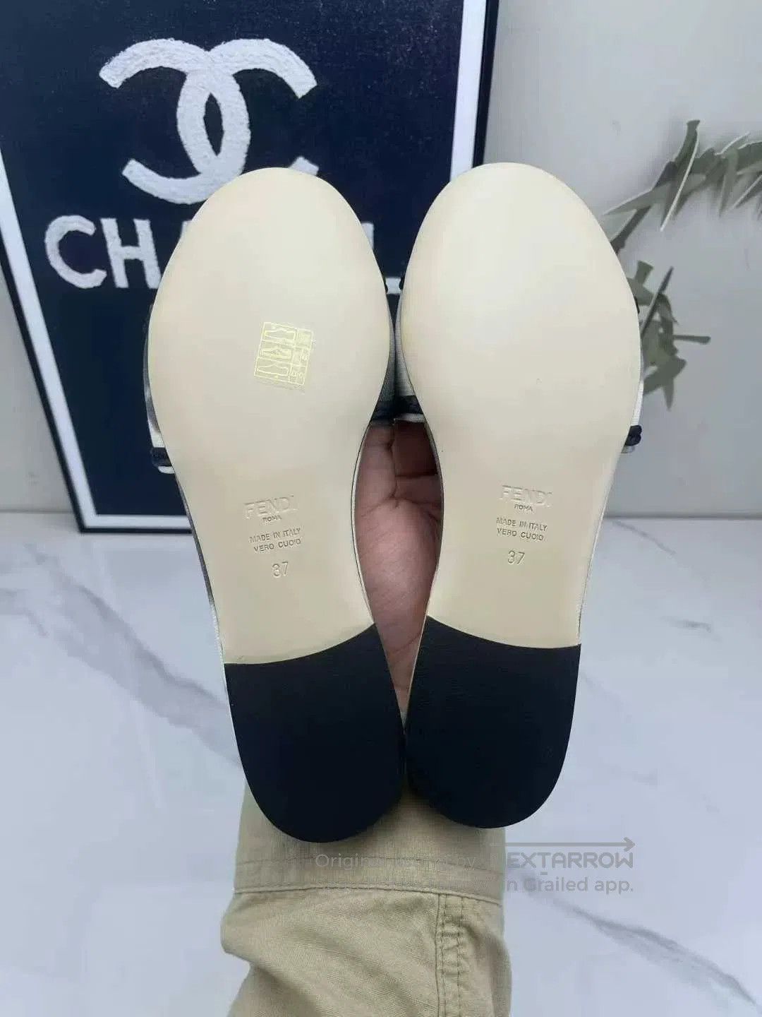 Fendi fendi logo splash slides in silver. Size US 8 / IT 38 - 8 Thumbnail