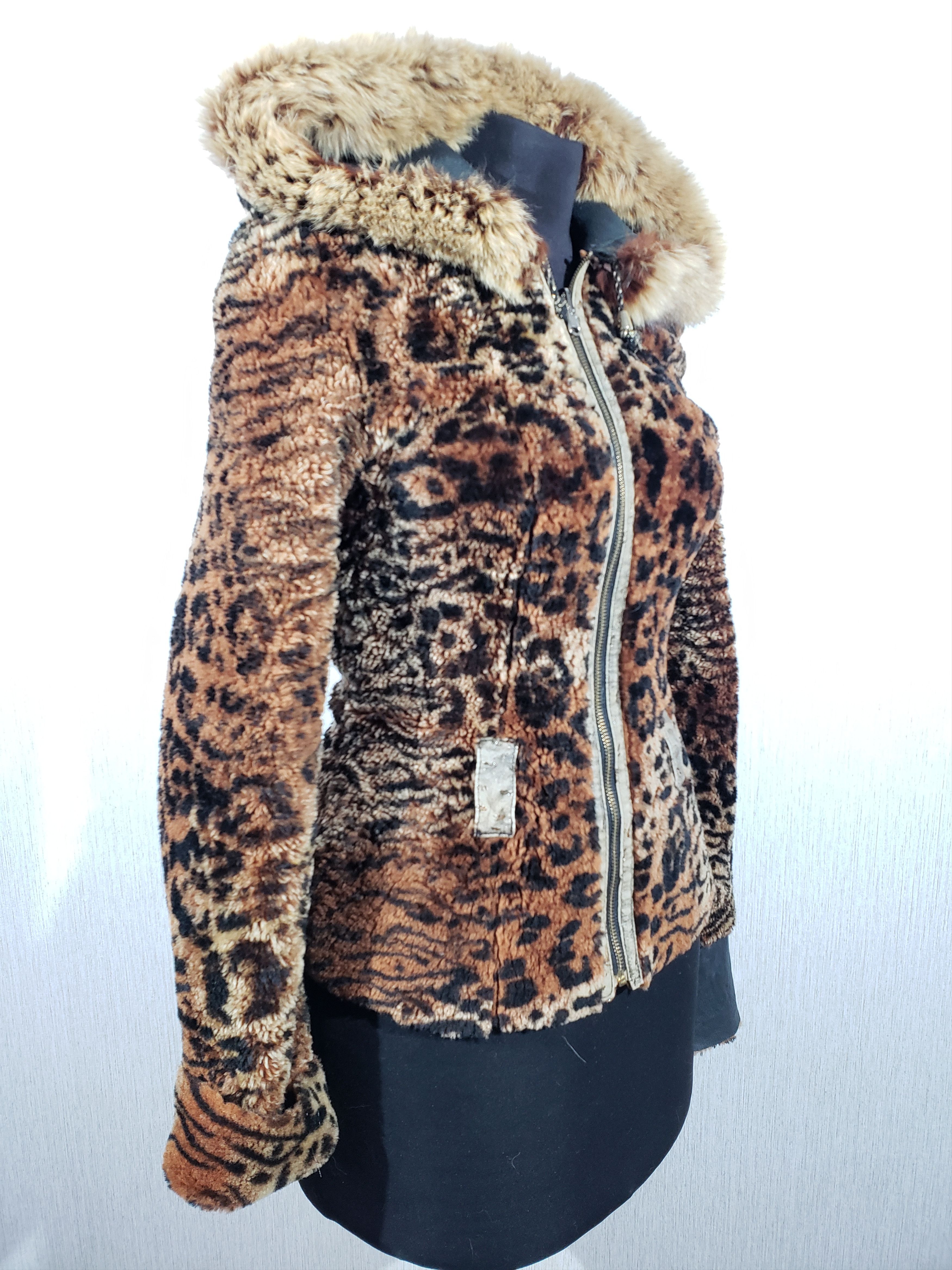 Designer Two-sided warm women's sheepskin coat. Size M / US 6-8 / IT 42-44 - 6 Thumbnail