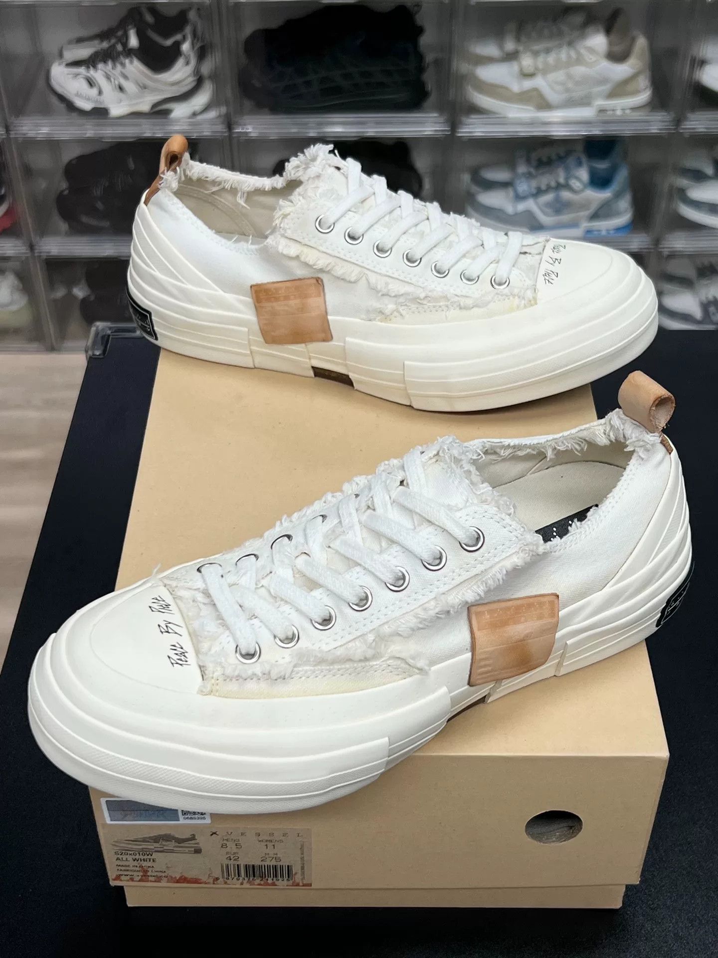 Yohji Yamamoto Yohji Yamamoto White Lowtop Sneakers 9 Men Size US 9 / EU 42 - 1 Thumbnail