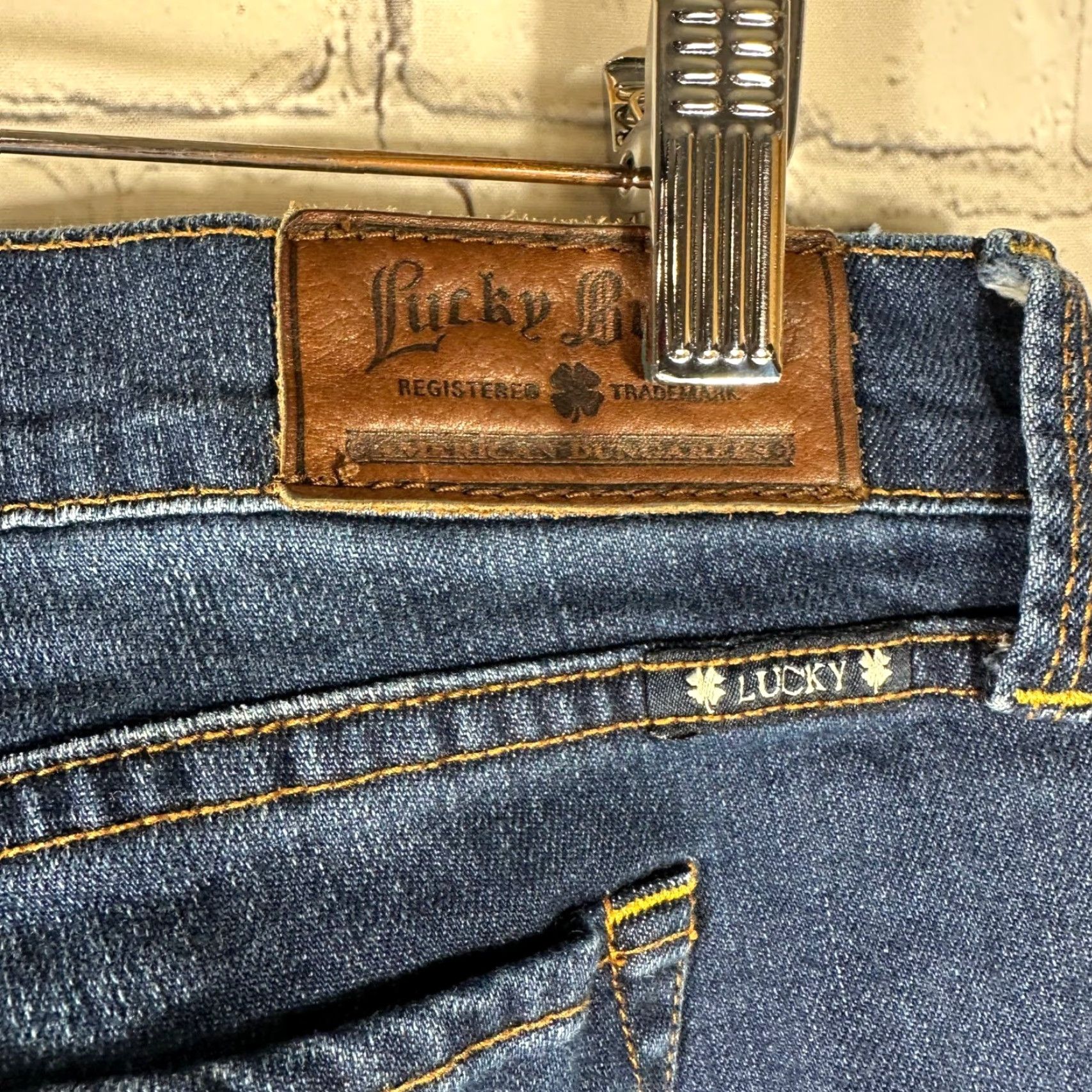 Lucky Brand Lucky Brand Jeans Women's Dark Wash Mid Rise Bootcut Denim Blue 14/32 5-Pocket Embroidered Logo Clover Patch USA Vintage No Size 24" / US 00 / IT 34 - 5 Thumbnail