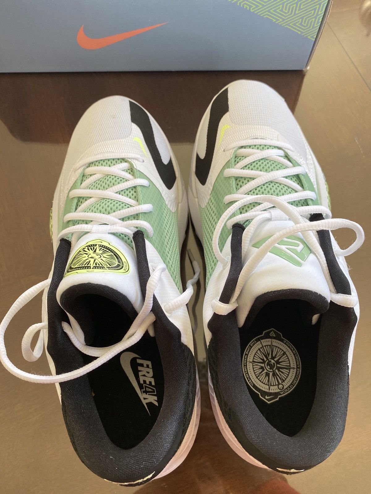 Nike Nike Zoom Freak 4 barely Volt Size US 11.5 / EU 44-45 - 4 Thumbnail
