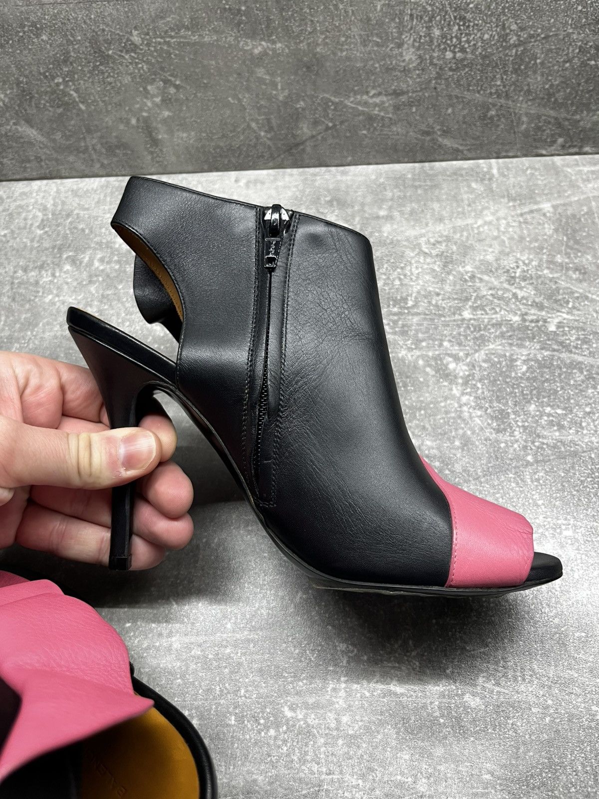 Balenciaga Balenciaga Made in Italy dress heels black/ pink rufle Size US 7 / IT 37 - 9 Thumbnail