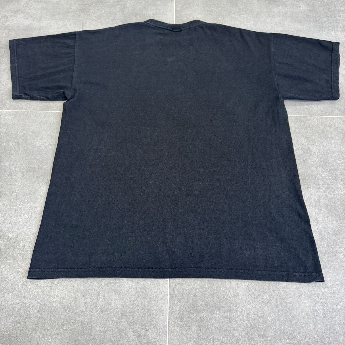 Vintage Vintage James Bond 007 Gun Symbol Logo 90s T-Shirt Men Siz L Size US L / EU 52-54 / 3 - 19 Thumbnail