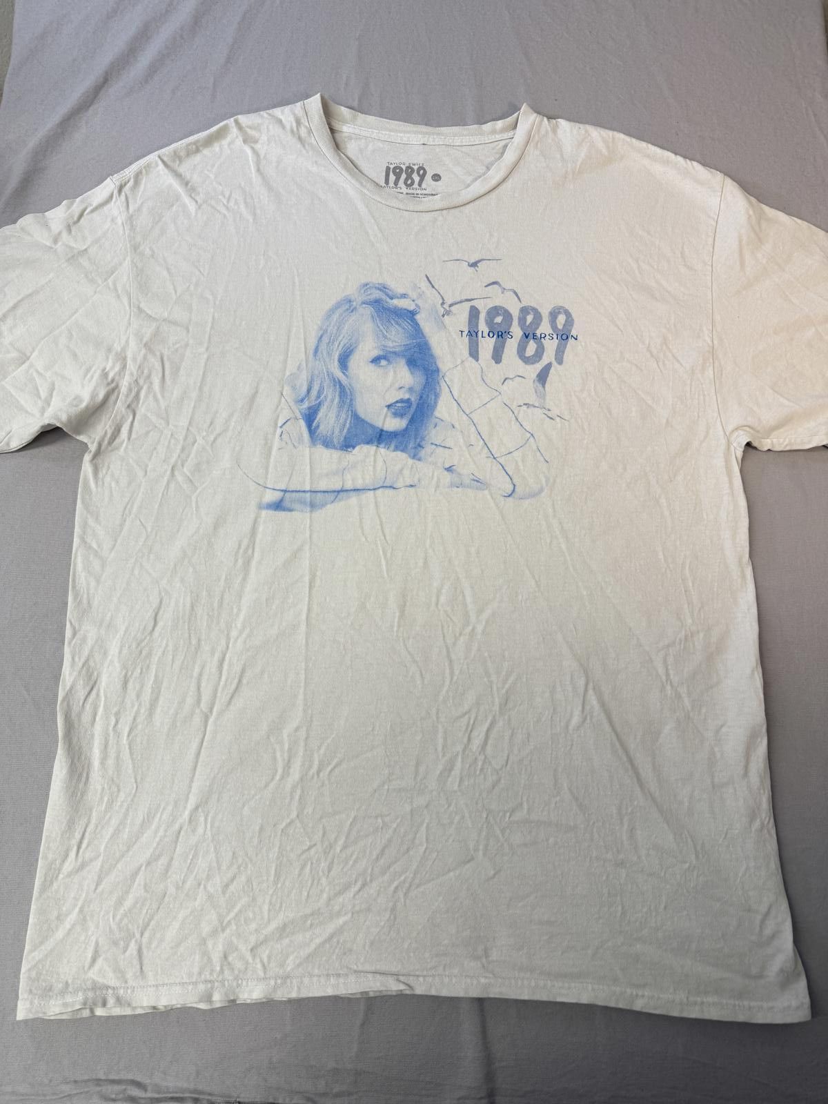 Designer Taylor Swift 1989 T-shirt Taylors Version Album Tee - 2XL Size US XXL / EU 58 / 5 - 1 Thumbnail