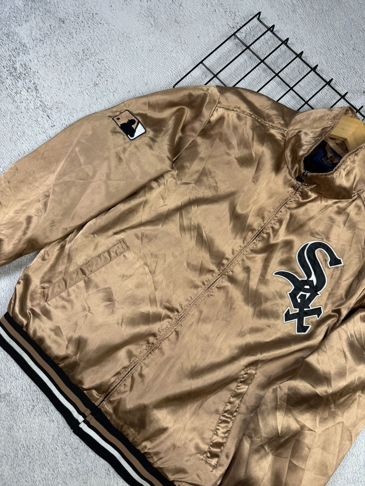 Majestic × Vintage Vintage Chicago Sox Majestic Gold Bomber Sport Jacket Size US L / EU 52-54 / 3 - 3 Thumbnail