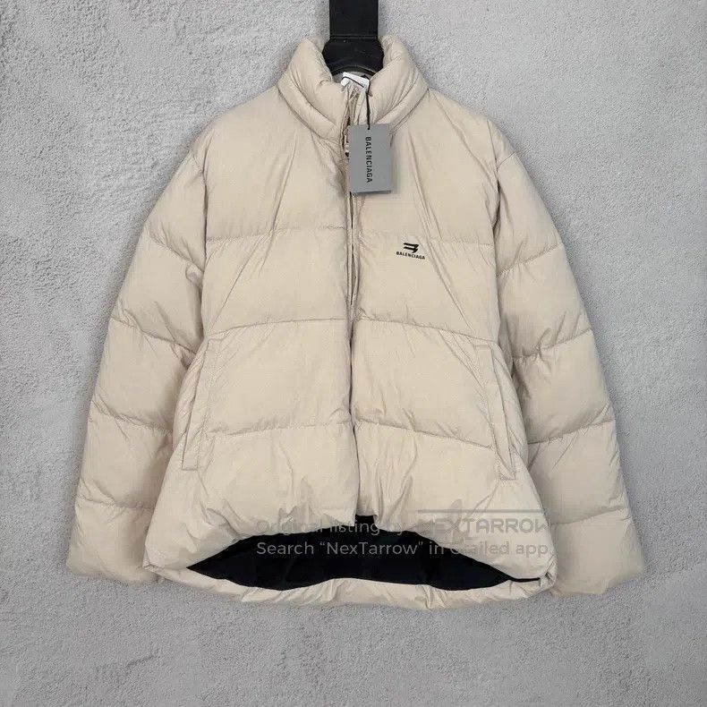 Balenciaga Balenciaga Double Hook Boomerang Bread Down Jacket Beige Size XS / US 0-2 / IT 36-38 - 1 Thumbnail