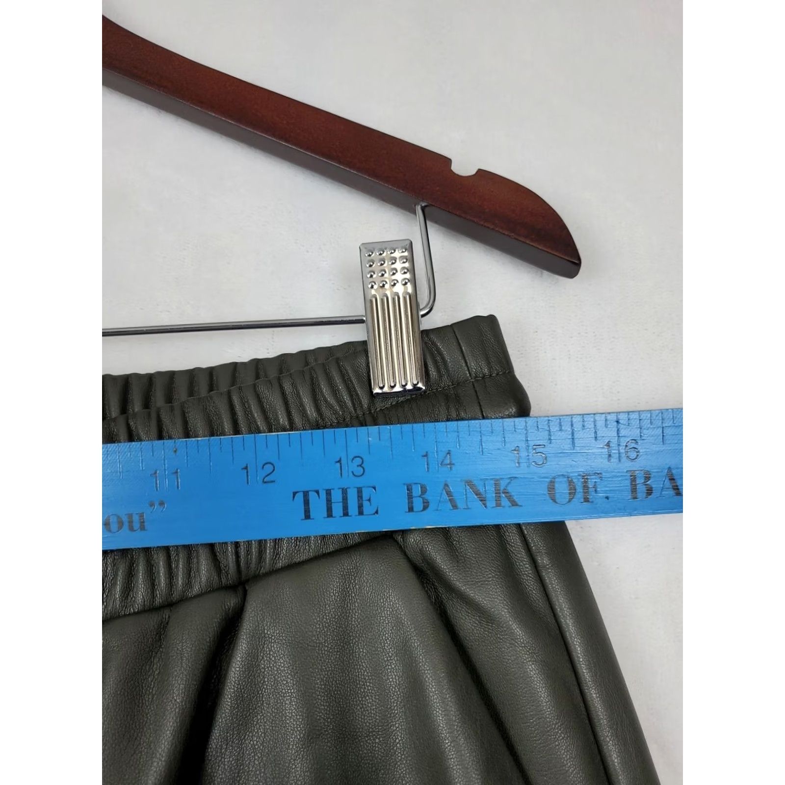 Loft VINTAGELOFT Olive Green Faux Leather Cropped Pants Elastic Drawstring Waist Size MP Size 32" / US 10 / IT 46 - 6 Thumbnail