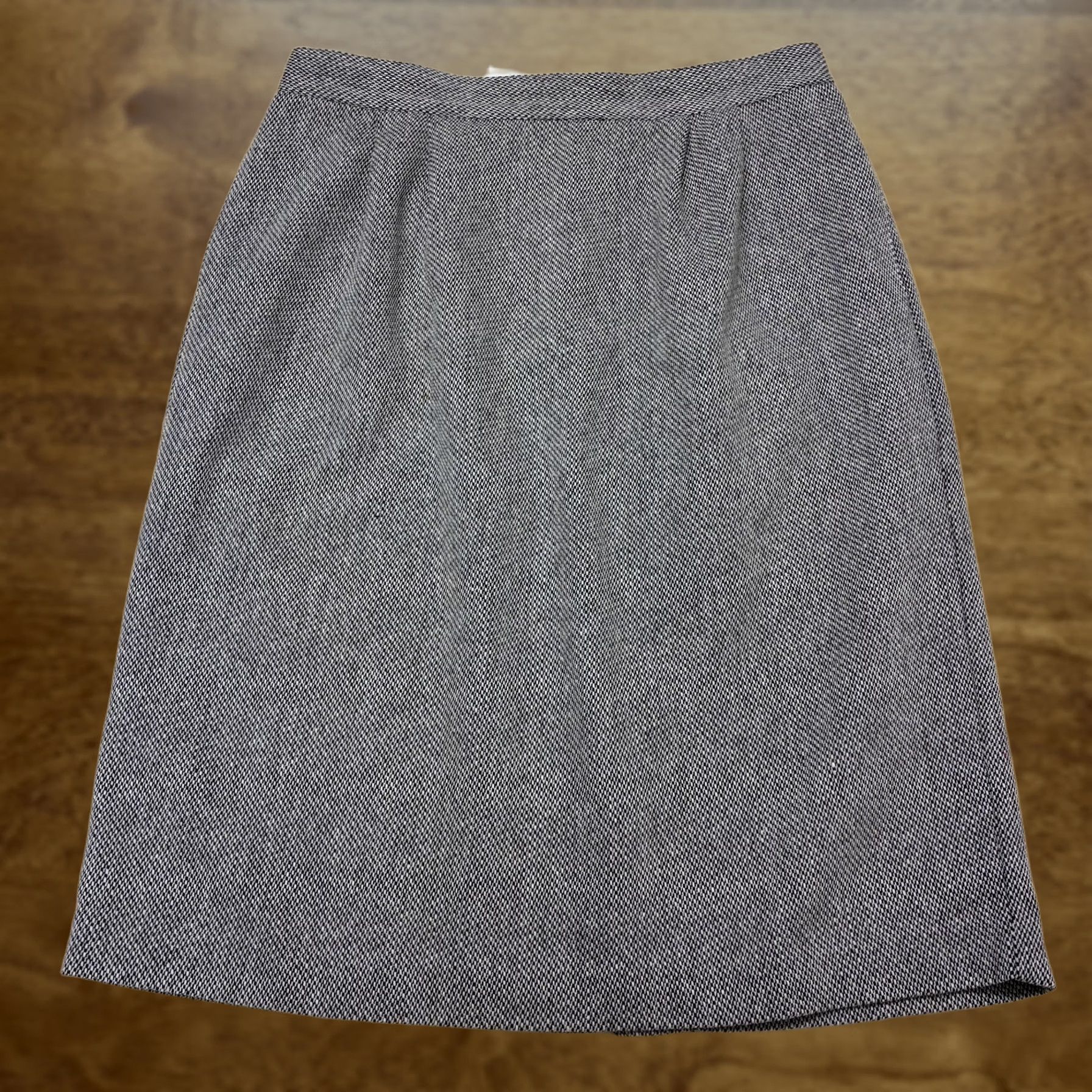 Vintage Leslie Fay Skirt Womens 18 Gray Check Tweed Pencil Knee Length Lined Work Office Size 40" / US 18 - 1 Thumbnail