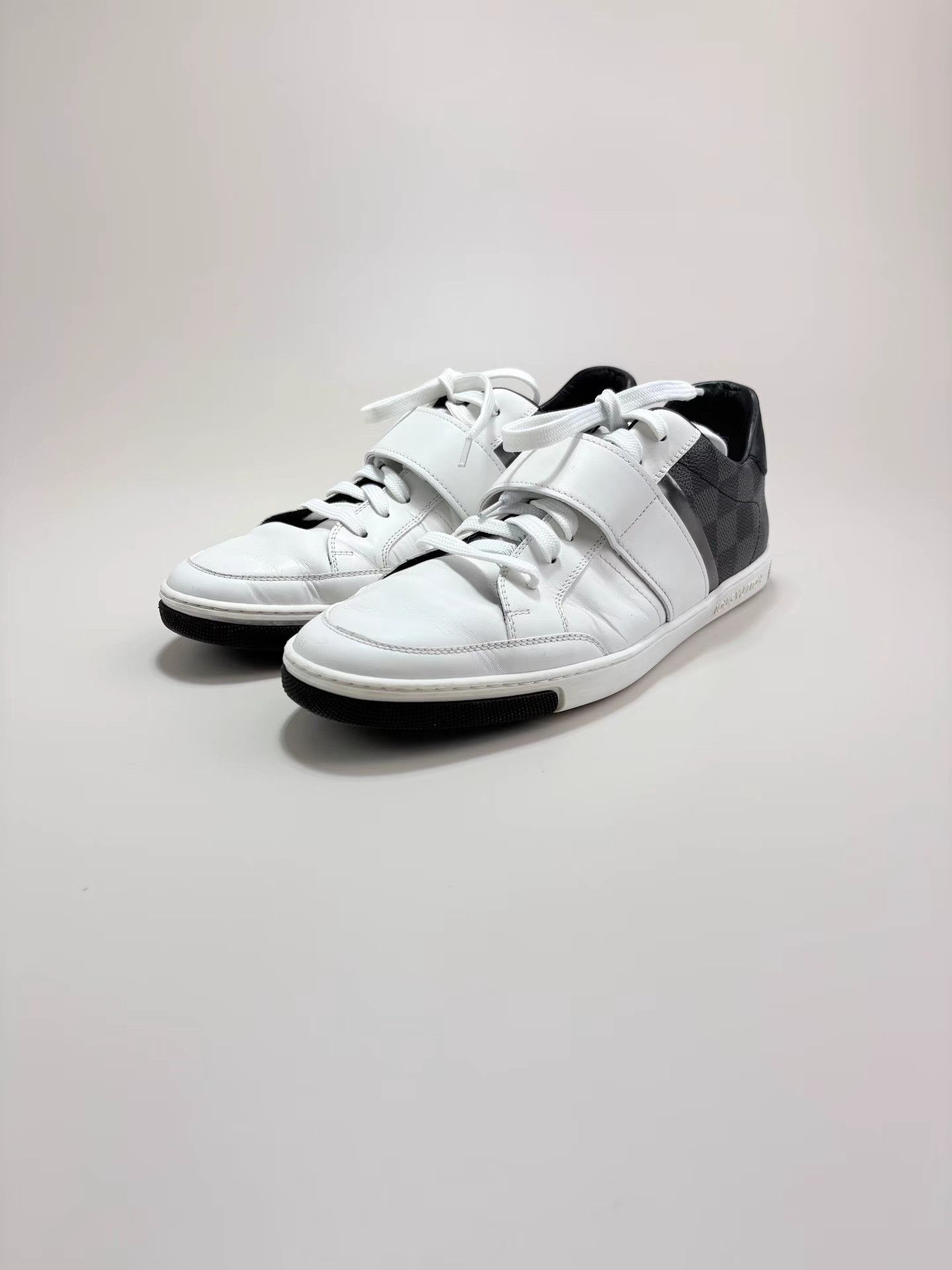 Louis Vuitton LV Damier Low-top Sneakers K1 Size US 5.5 / IT 35.5 - 1 Thumbnail