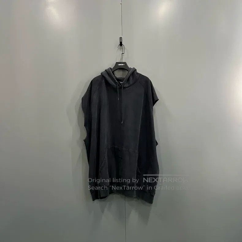 Balenciaga Balenciaga Black distressed sleeveless hoodie Size US L / EU 52-54 / 3 - 1 Thumbnail