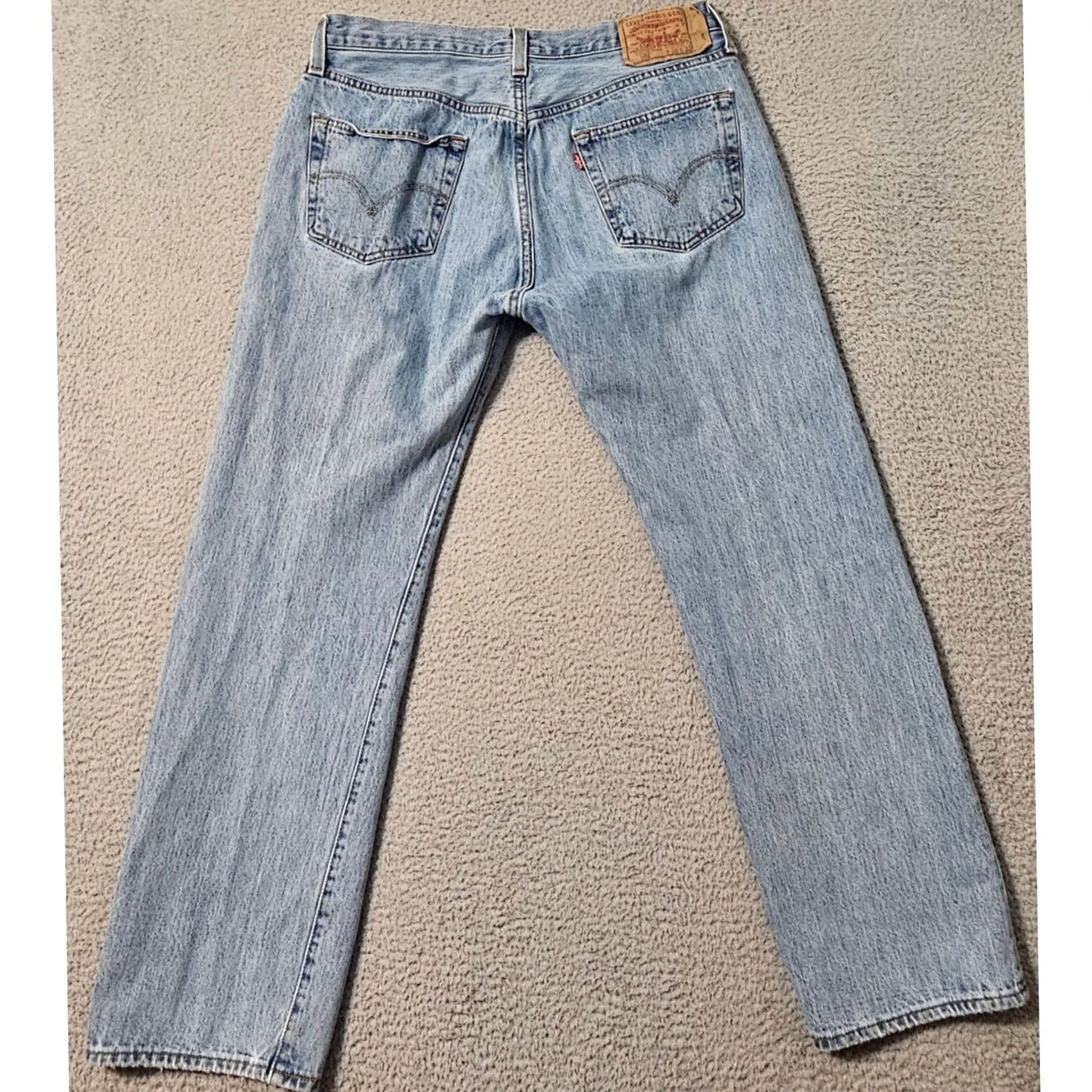 Levi's Levis 501s Jeans Men's 36 x 32 Light Wash Button Fly Made In Haiti 2010 Size US 36 / EU 52 - 3 Thumbnail