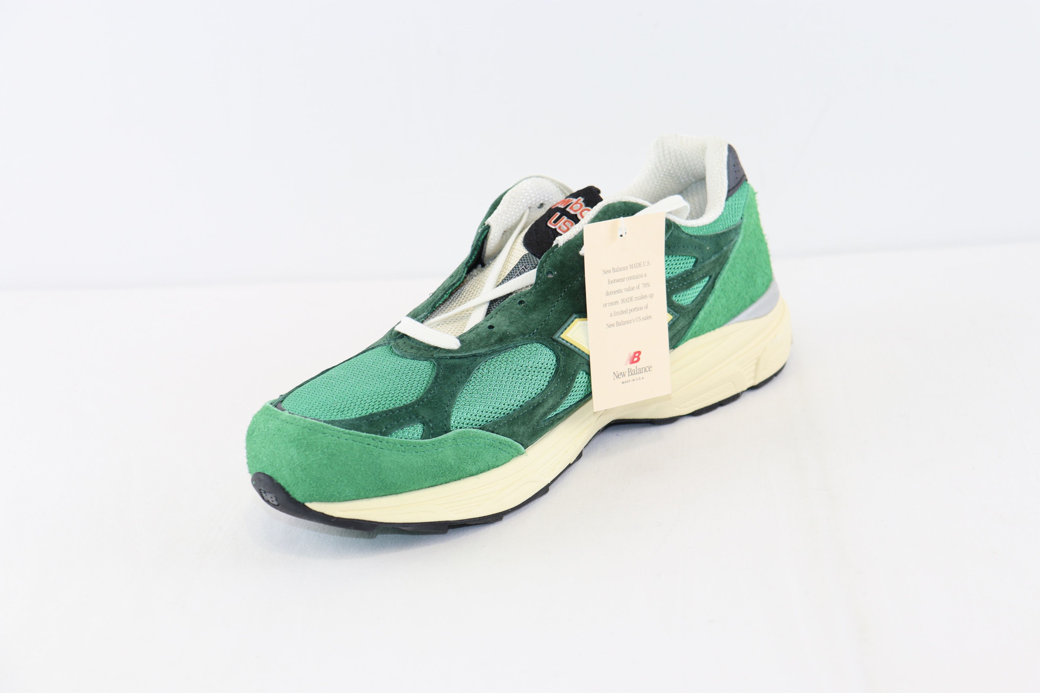 New Balance o1rshd1 990 V3 sneakers in Green/Gold Size US 11.5 / EU 44-45 - 3 Thumbnail