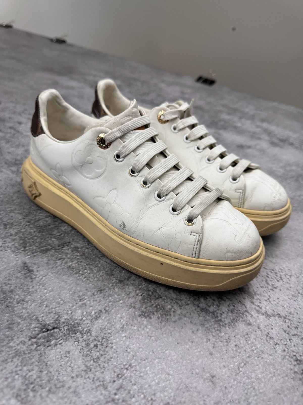 Louis Vuitton Louis Vuitton White Monogram Sneakers Women Size 36 Size US 6 / IT 36 - 4 Thumbnail