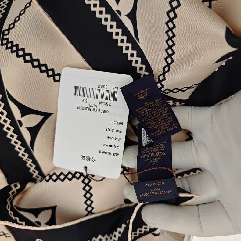 Louis Vuitton Louis Vuitton Beige rhombus print square towel Size ONE SIZE - 6 Thumbnail
