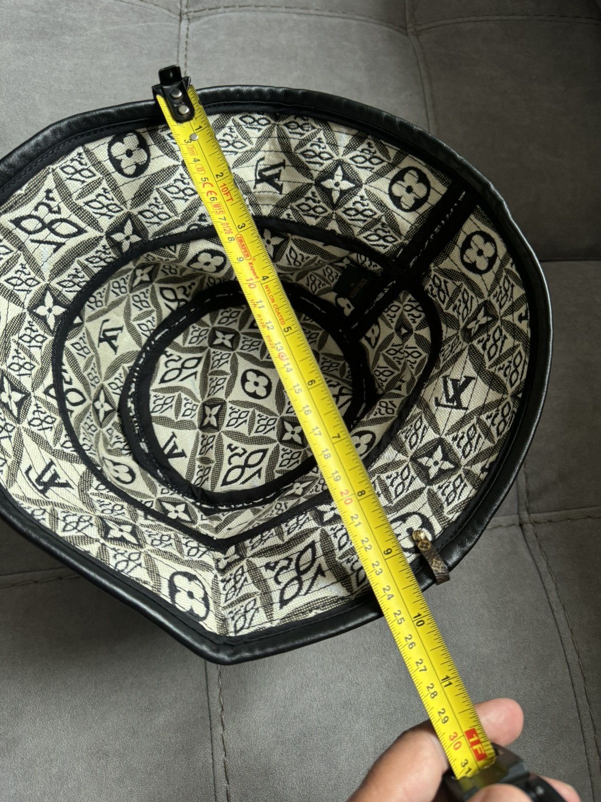 Louis Vuitton LOUIS VUITTON hat marked S see real tape measurements in pho Size ONE SIZE - 9 Thumbnail