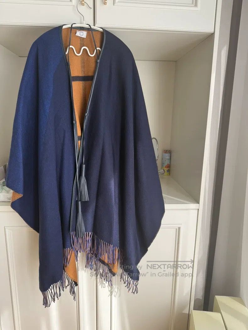 Hermes Hermes Double-sided cloak, navy blue with camel check patt Size M / US 6-8 / IT 42-44 - 1 Thumbnail