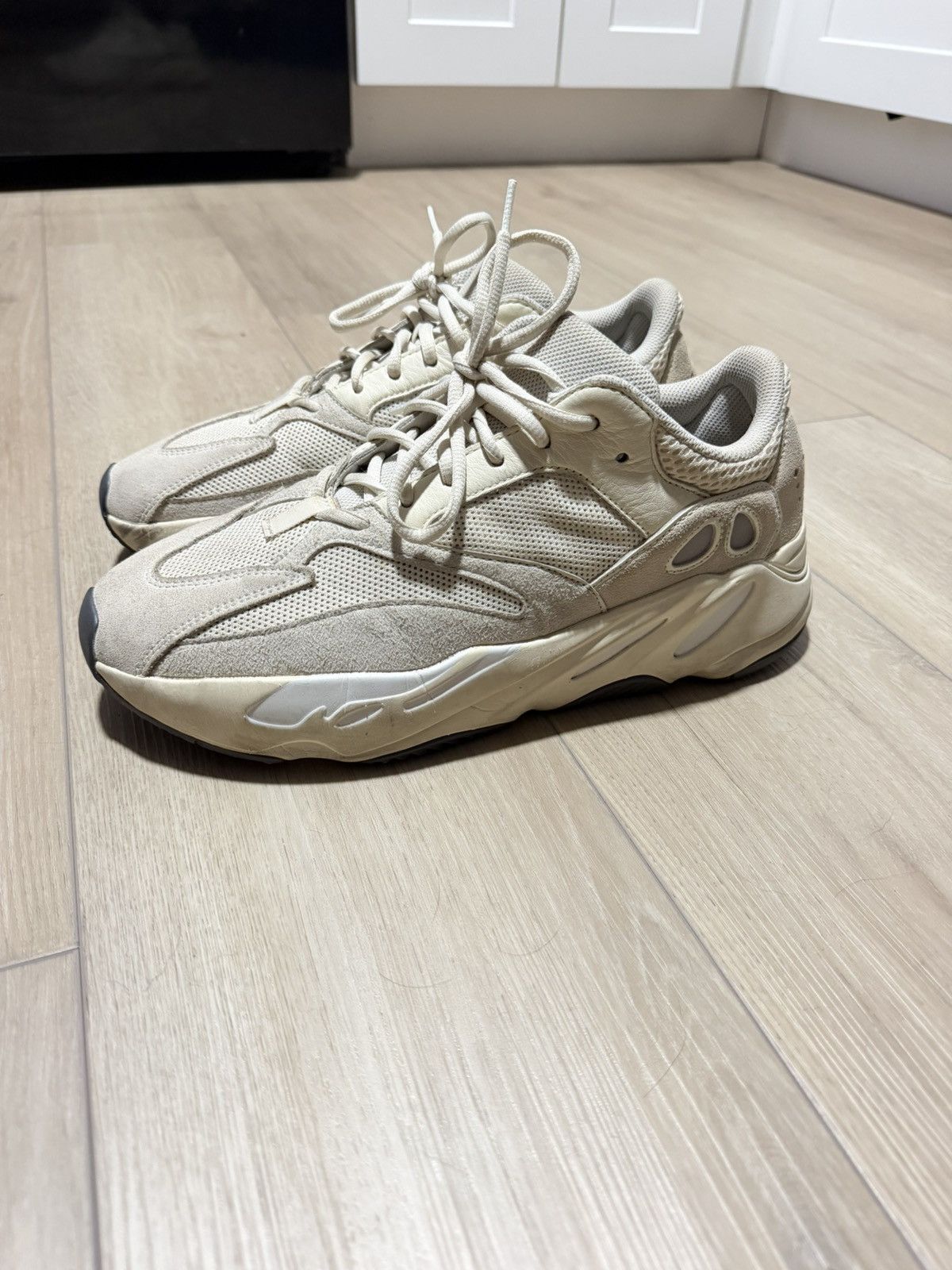 Yeezy Yeezy Boost 700 Analog Size US 11 / EU 44 - 1 Thumbnail