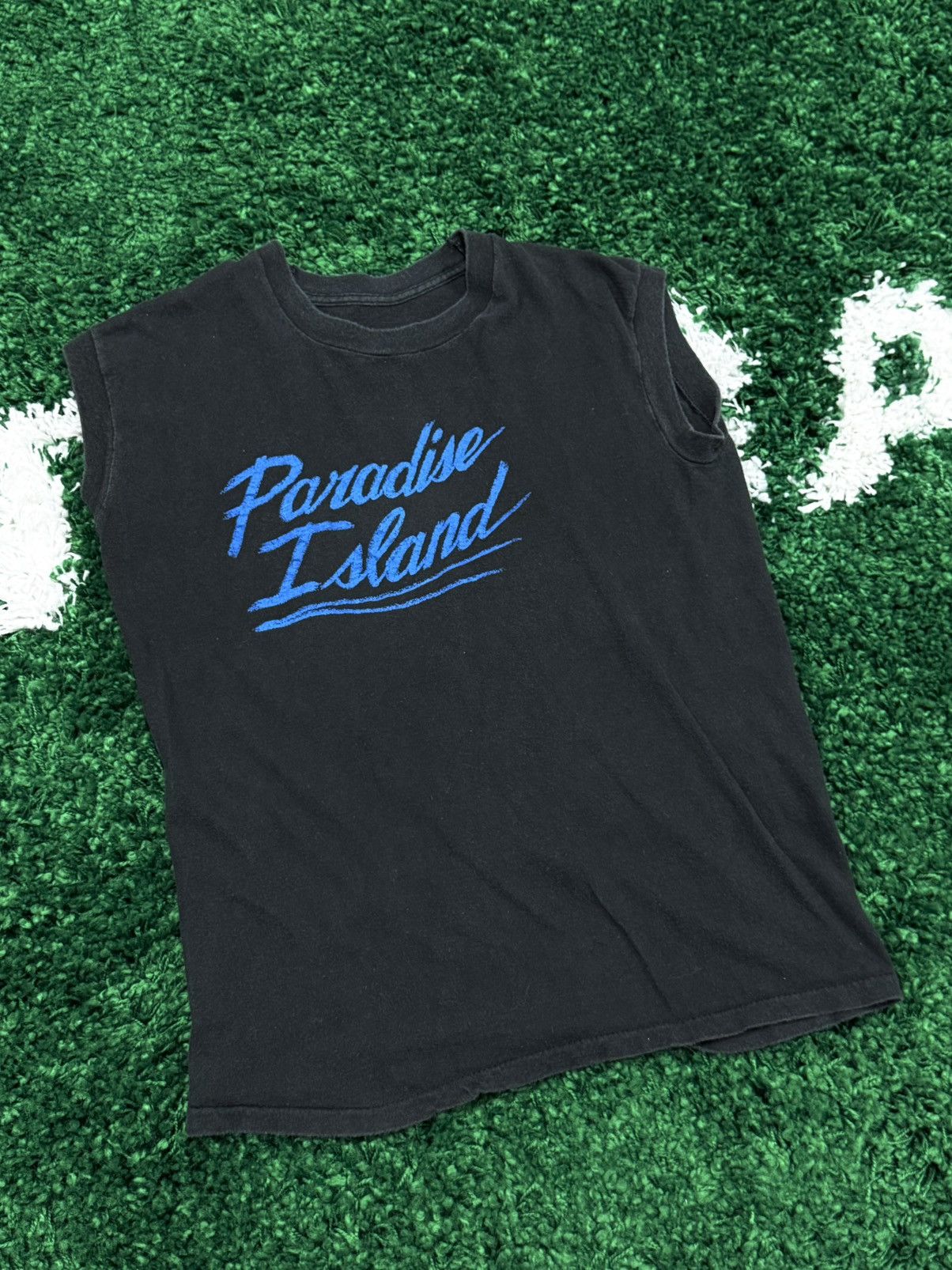 Vintage Vintage 90s Distressed "Paradise Island" Sleevless Tee Small Size US S / EU 44-46 / 1 - 1 Thumbnail