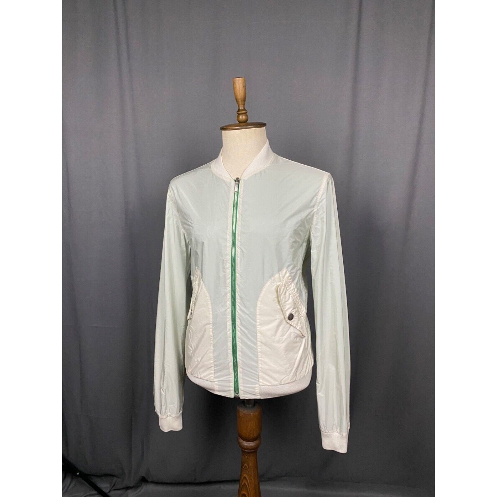 Gucci Gucci Men's Green Beige Reversible Nylon Bomber Jacket Size Size US L / EU 52-54 / 3 - 13 Thumbnail