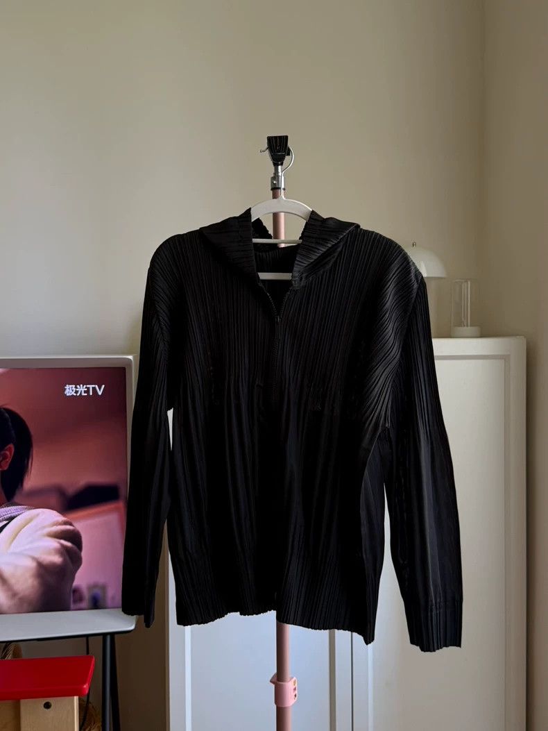 Issey Miyake Issey Miyake size:3 Black cream puff pleated cardigan Size XS / US 0-2 / IT 36-38 - 2 Thumbnail