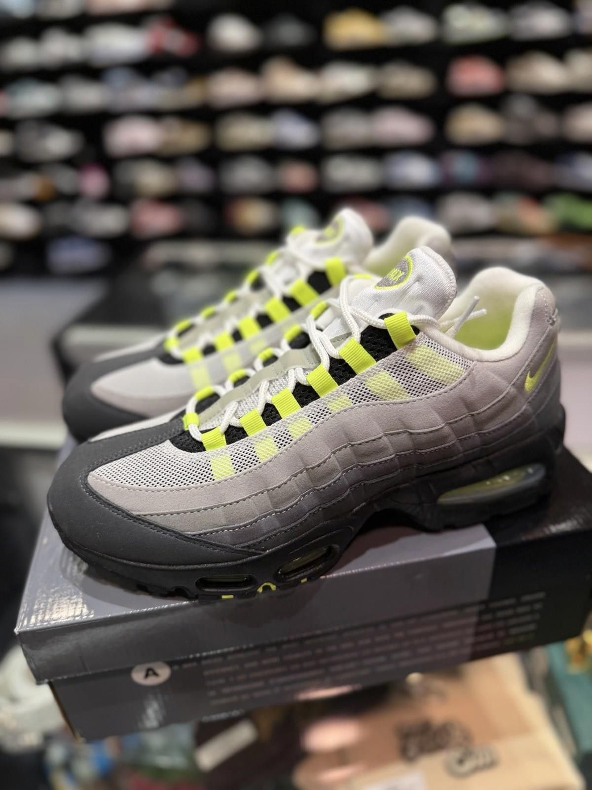 Nike Size 9.5 - Nike Air Max 95 OG 2025/2026 Neon (HM4740 001) Size US 9.5 / EU 42-43 - 5 Thumbnail