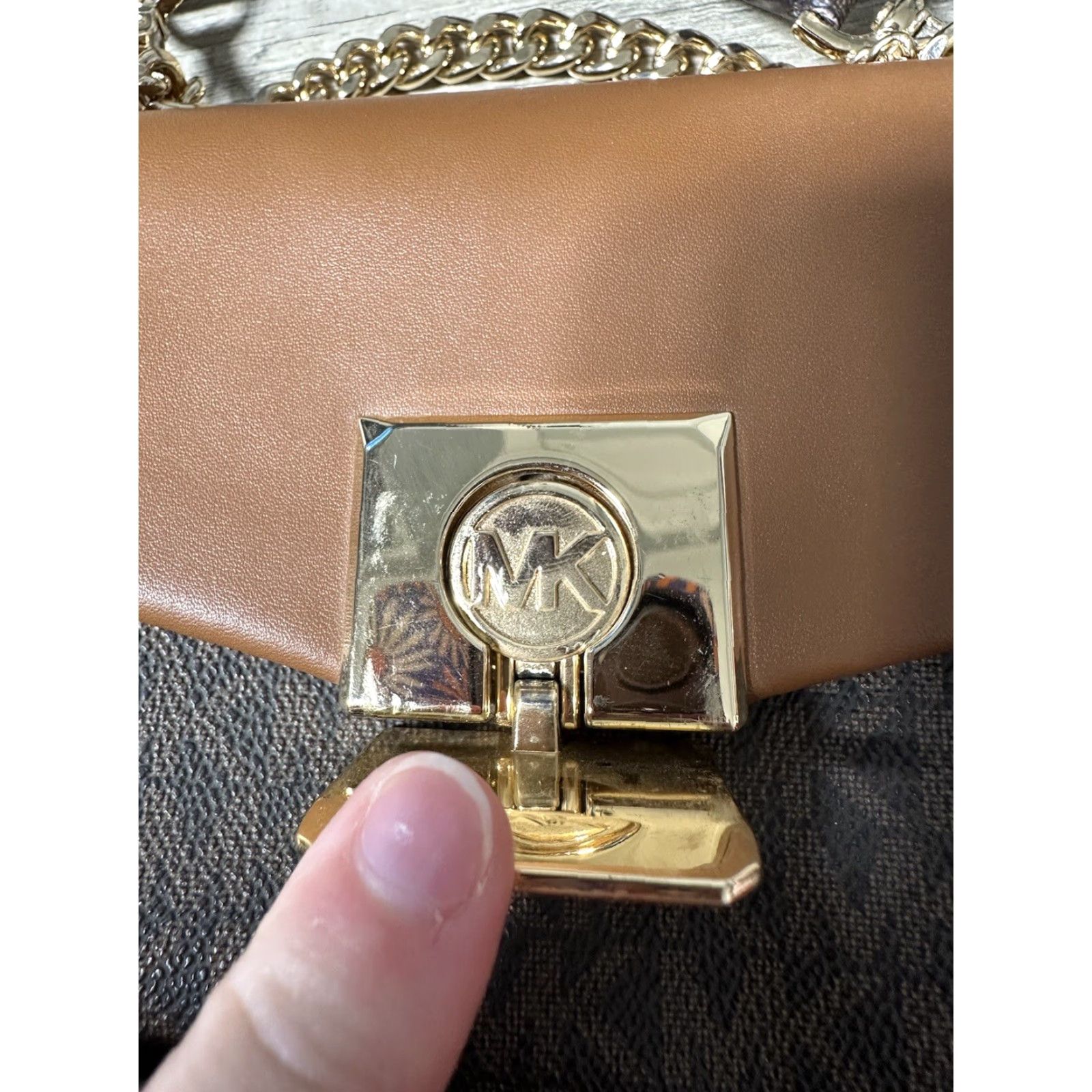 Vintage Michael Kors Lita Crossbody Bag Leather Brown Small Logo Two-Tone Buckle Accent Womens Size ONE SIZE - 4 Thumbnail