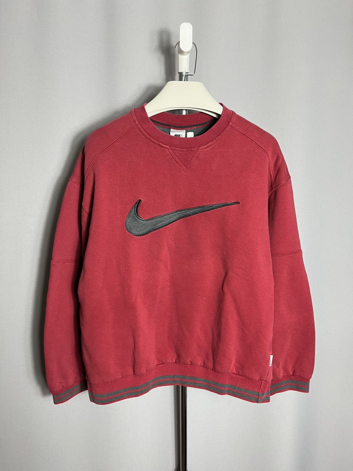 Nike Vintage Nike 90s sweatshirt mens red center logo big swoosh Size US M / EU 48-50 / 2 - 1 Thumbnail
