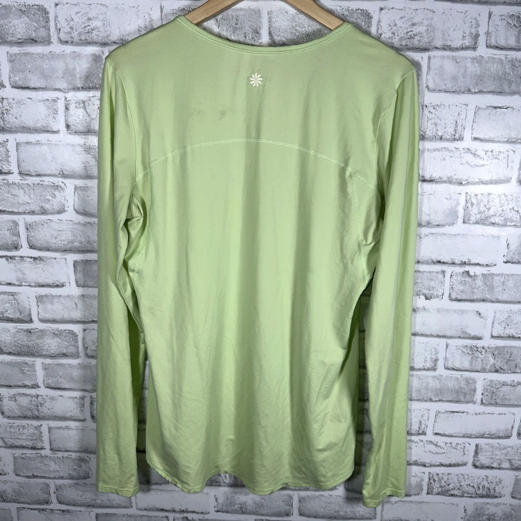 Athleta Athleta Green Long Sleeve Shirt Women's Size L User: Athleta Green Long Sleeve Shirt Women's Size L Size L / US 10 / IT 46 - 4 Thumbnail