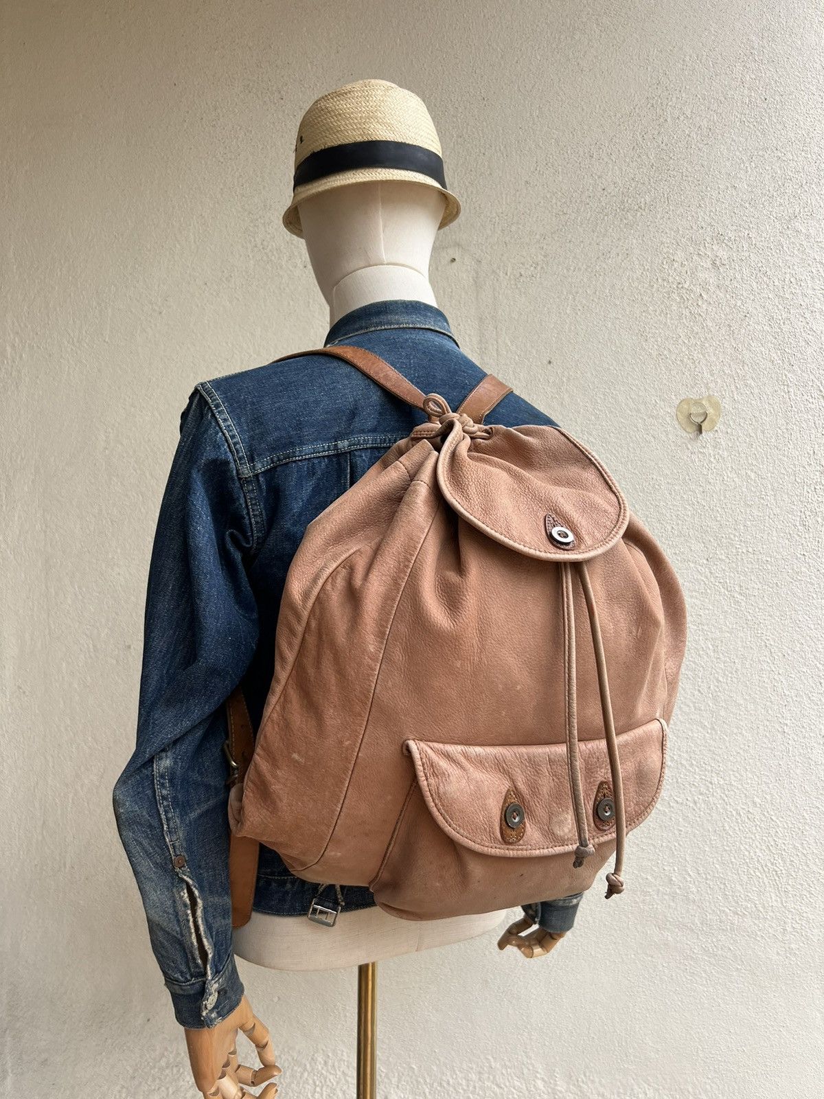 Leather Vintage COCARDE Japan Faded Patina Leather Backpack Bag Size ONE SIZE - 1 Thumbnail