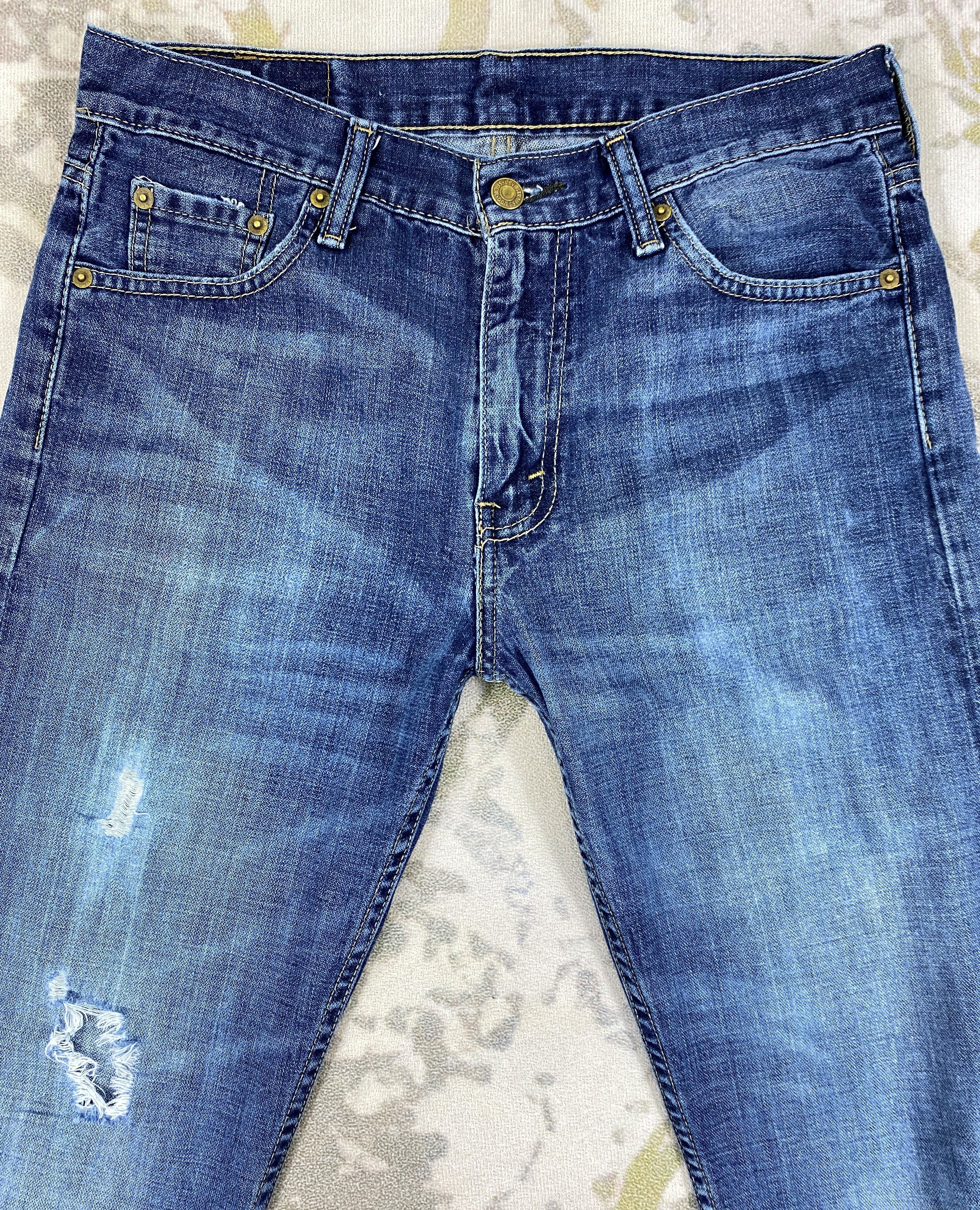 Japanese Brand Dark Blue Vintage Levi's 513 Distressed Denim 30x31.5 JN371 Size US 30 / EU 46 - 3 Thumbnail