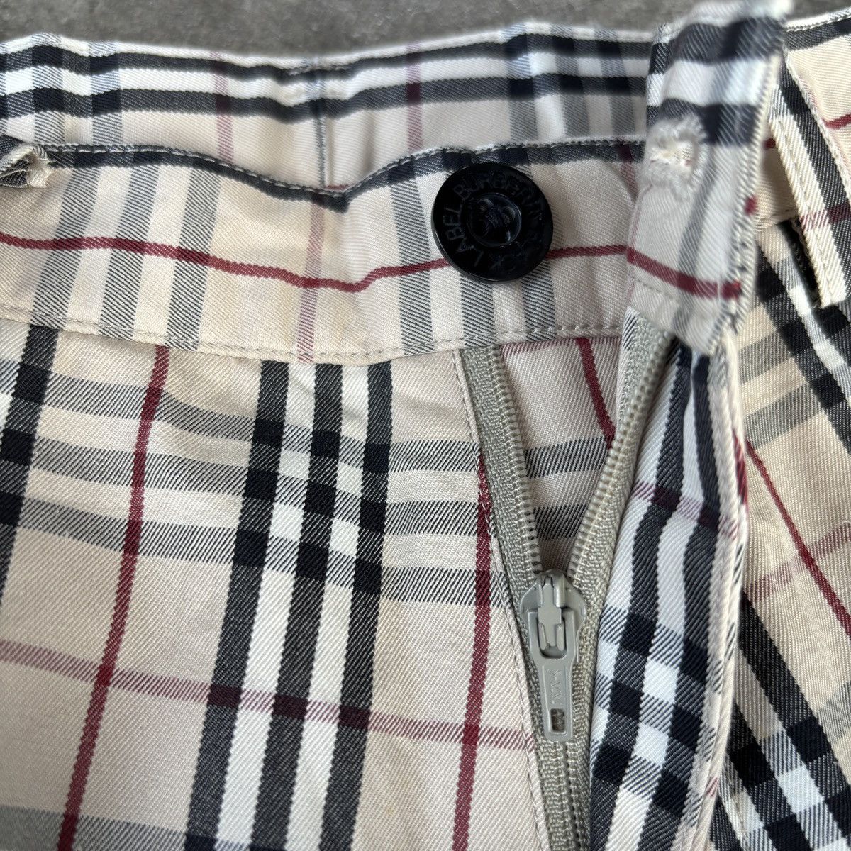 Burberry Vintage Burberry nova check Cargo short pants Size US 27 - 13 Thumbnail