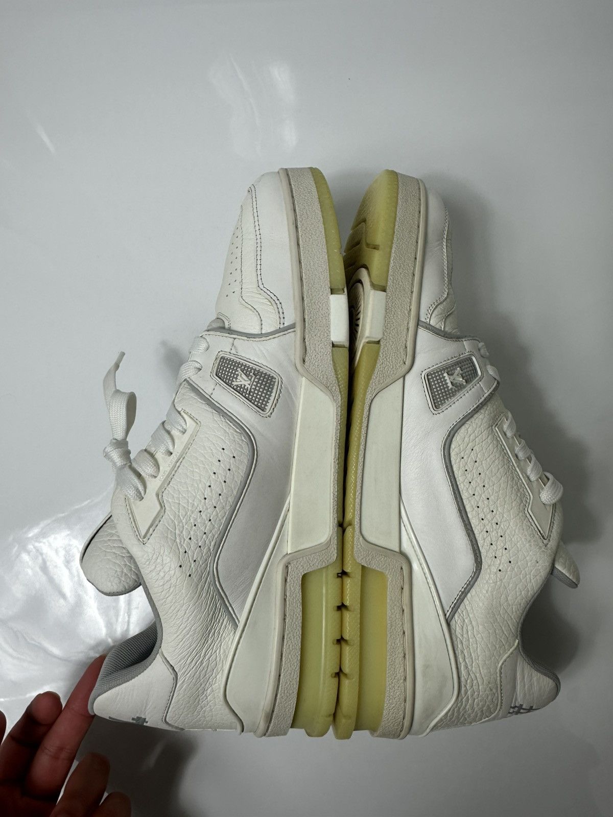Louis Vuitton Louis Vuitton Trainer White/Grey Signature Size US 9.5 / EU 42-43 - 6 Thumbnail