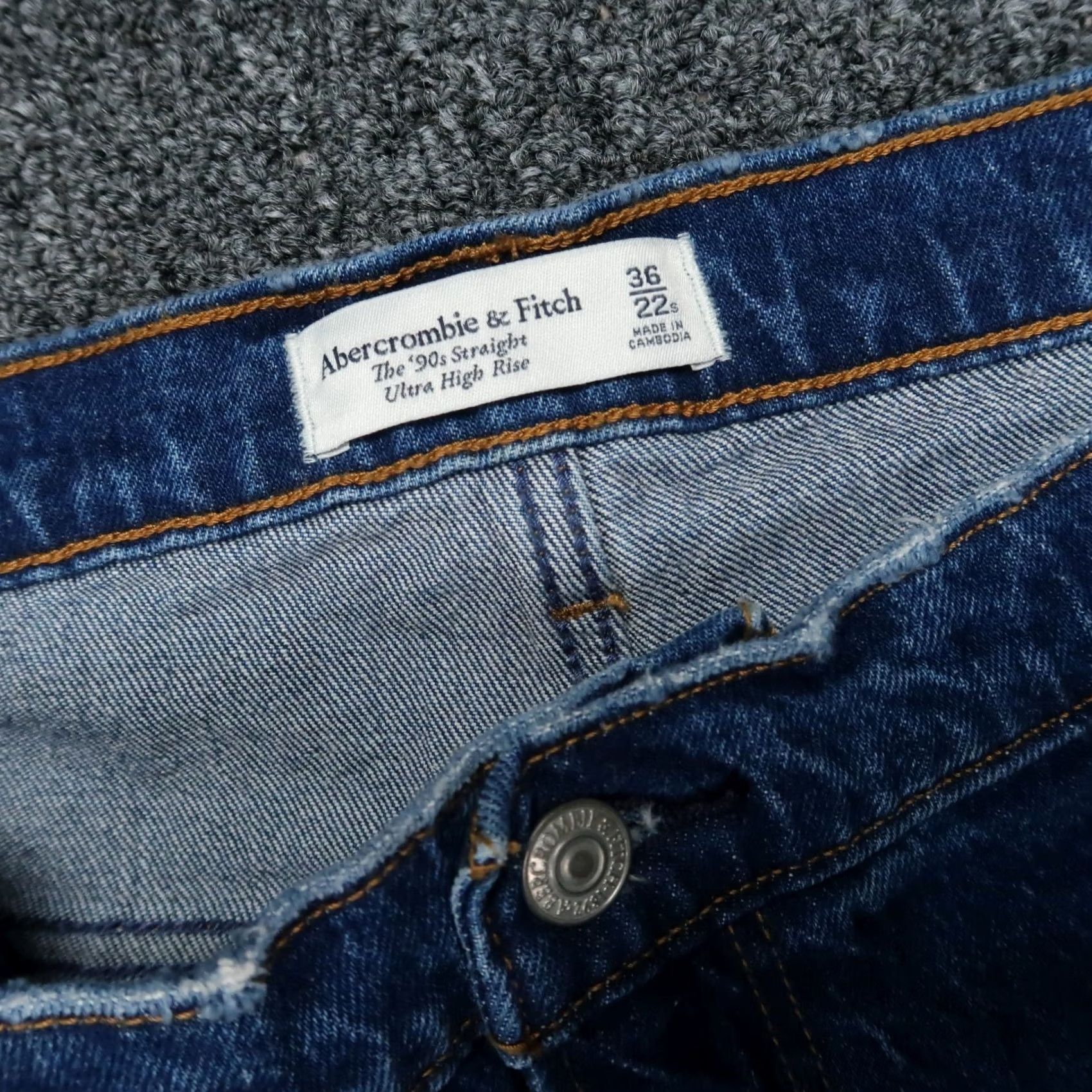 Abercrombie & Fitch Abercrombie & Fitch Jeans Womens 44x29 Blue Ultra High Rise 90s Straight NWT Size 30" / US 8 / IT 44 - 3 Thumbnail